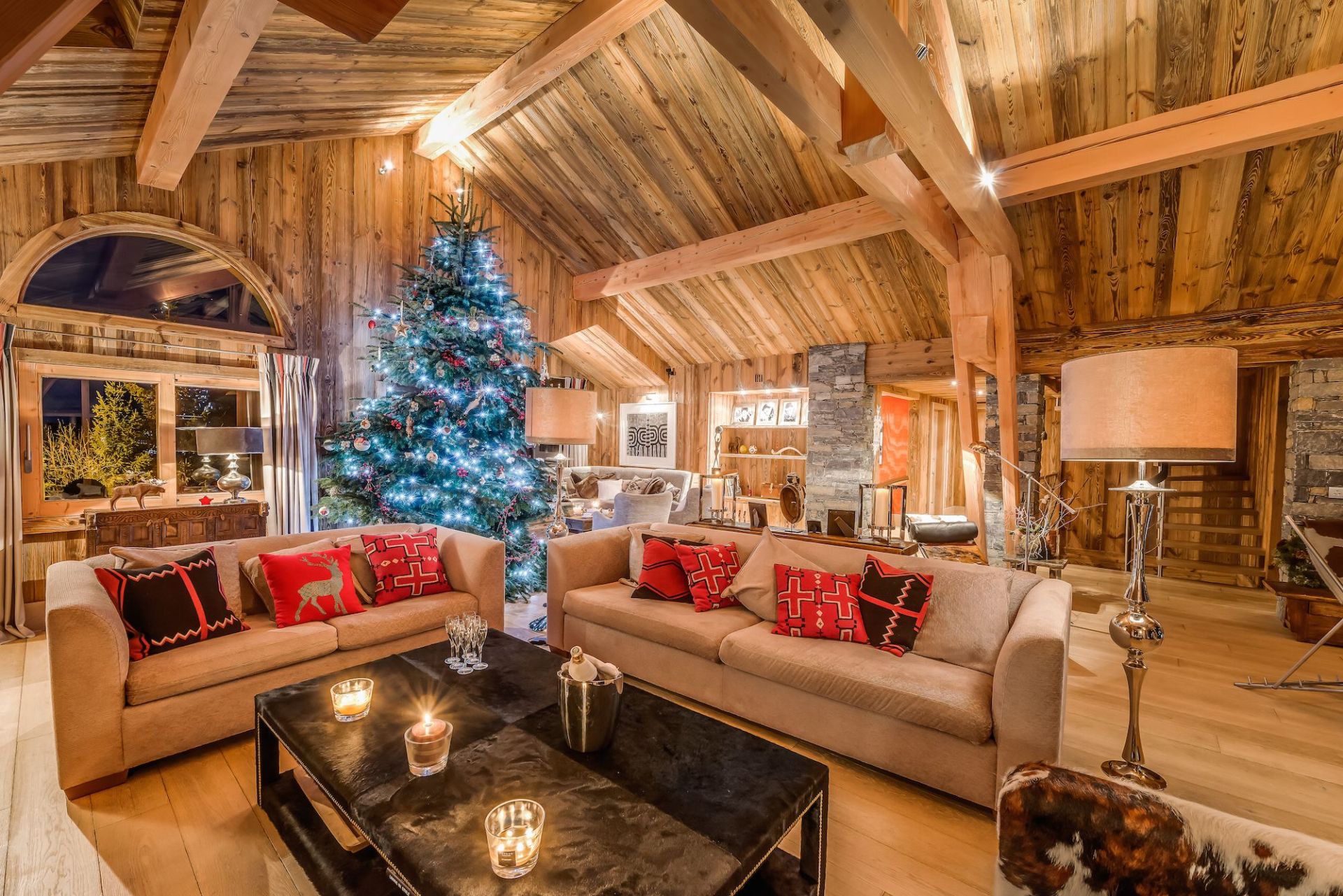 luxury chalet 7 Rooms for seasonal rent on MERIBEL LES ALLUES (73550)