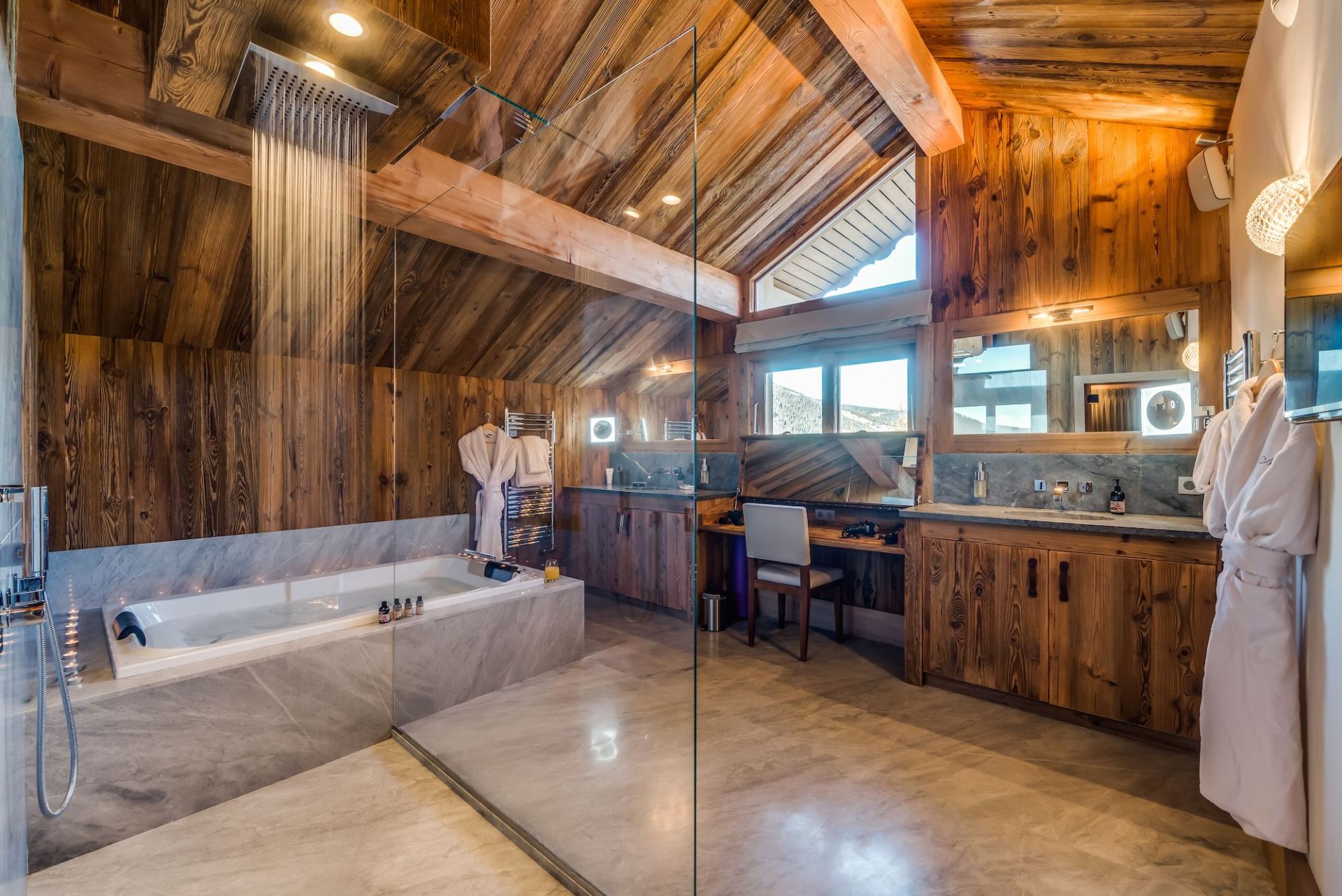 luxury chalet 7 Rooms for seasonal rent on MERIBEL LES ALLUES (73550)