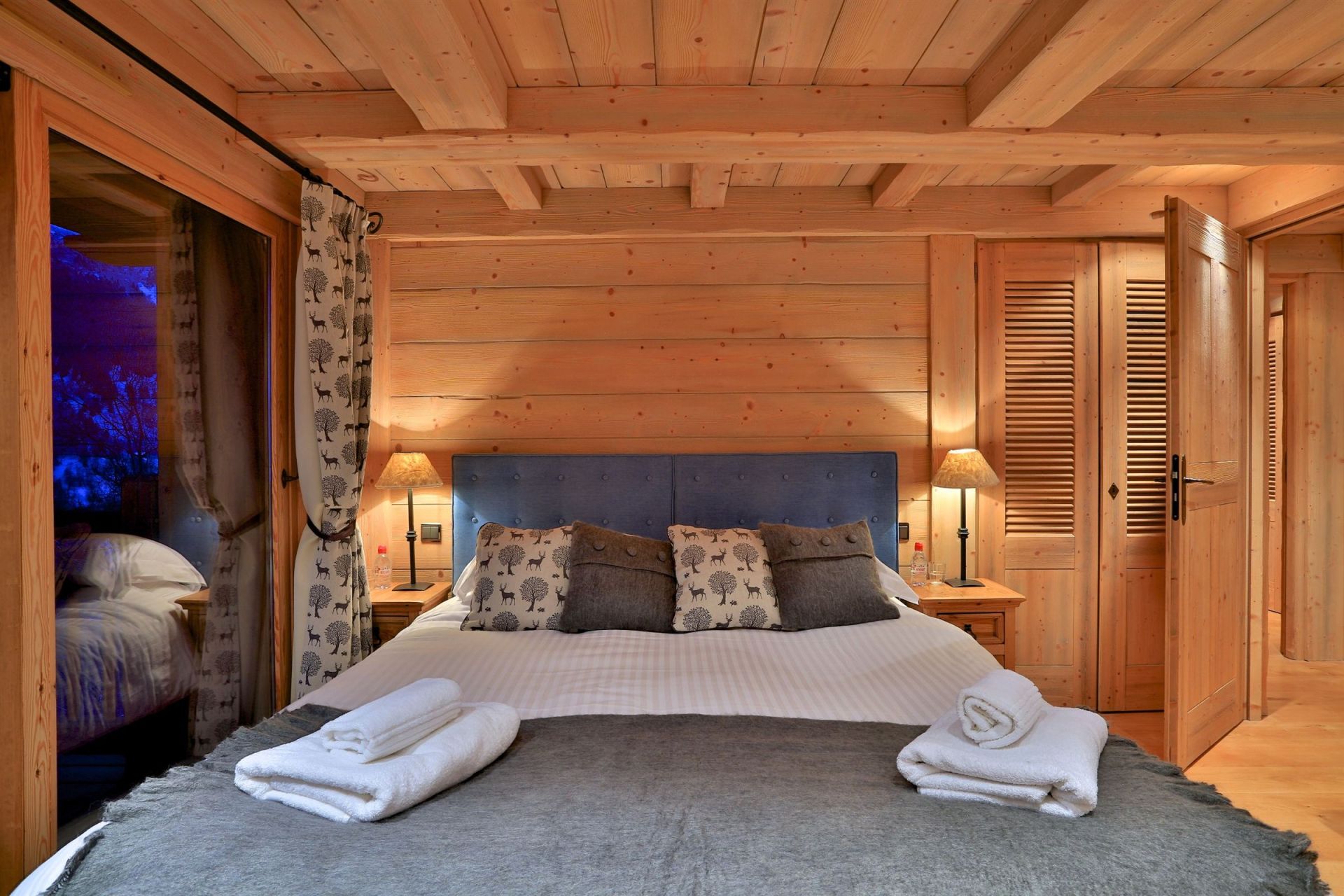 luxury chalet 5 Rooms for seasonal rent on MERIBEL LES ALLUES (73550)
