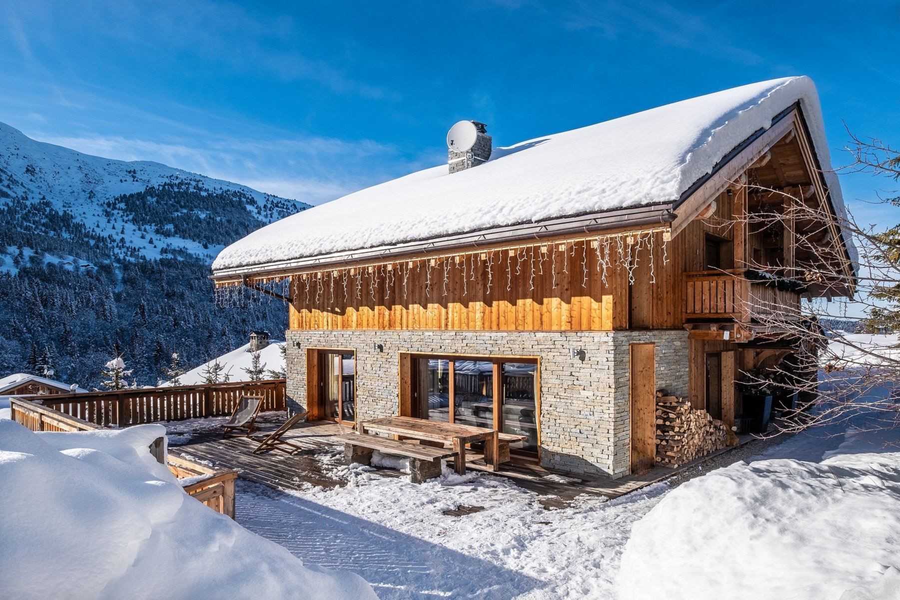 chalet de luxe 10 pièces en location saisonnière sur MERIBEL LES ALLUES (73550) Location Chalet de luxe Meribel Les Allues (73550) 350 m²