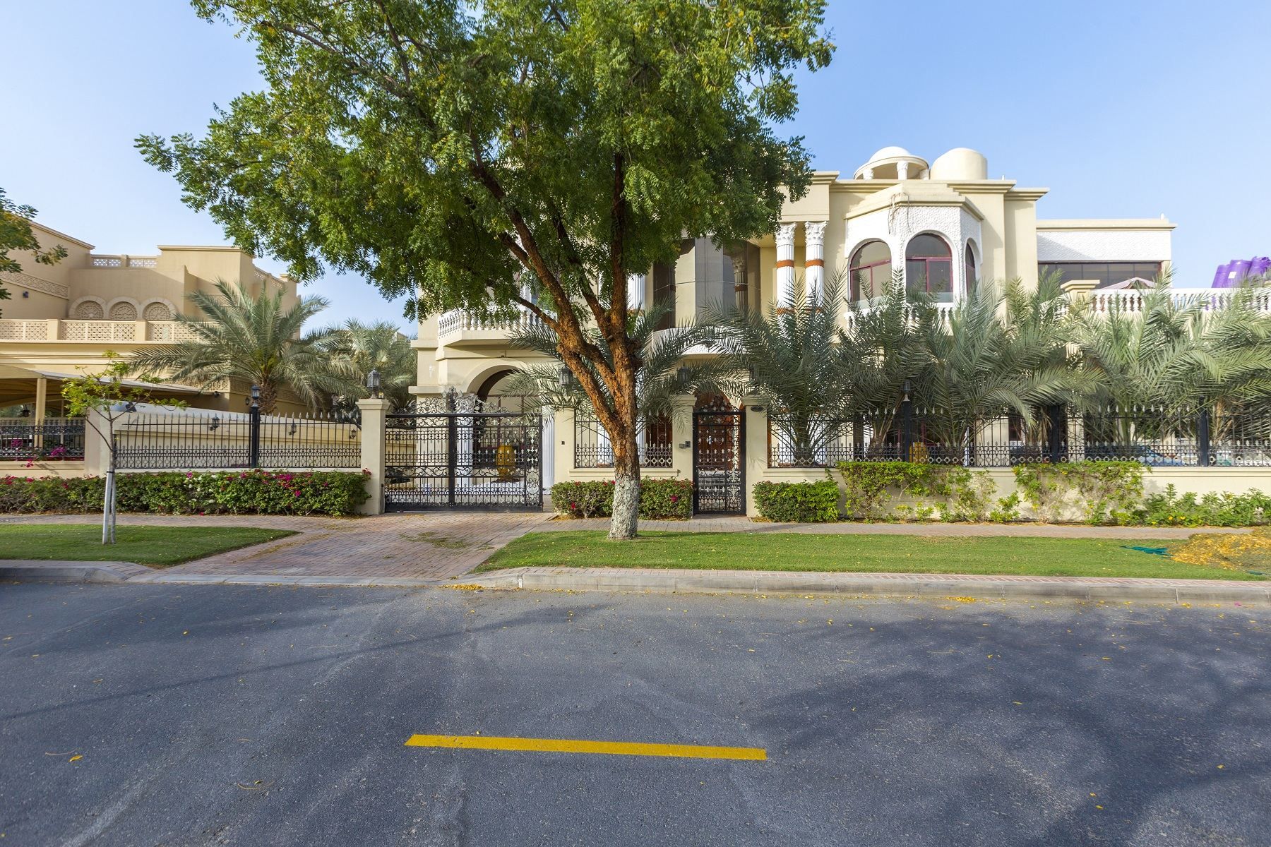 Rental Luxury property DUBAI 1100 m²