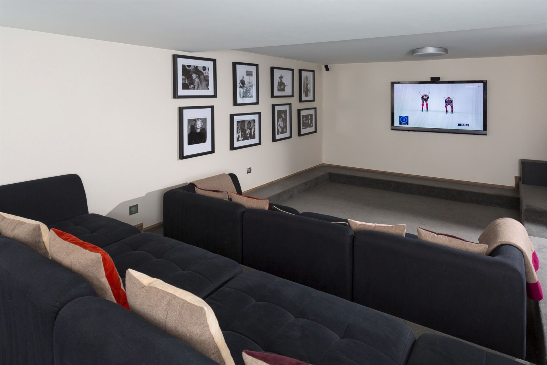 luxury chalet 7 Rooms for seasonal rent on MERIBEL LES ALLUES (73550)