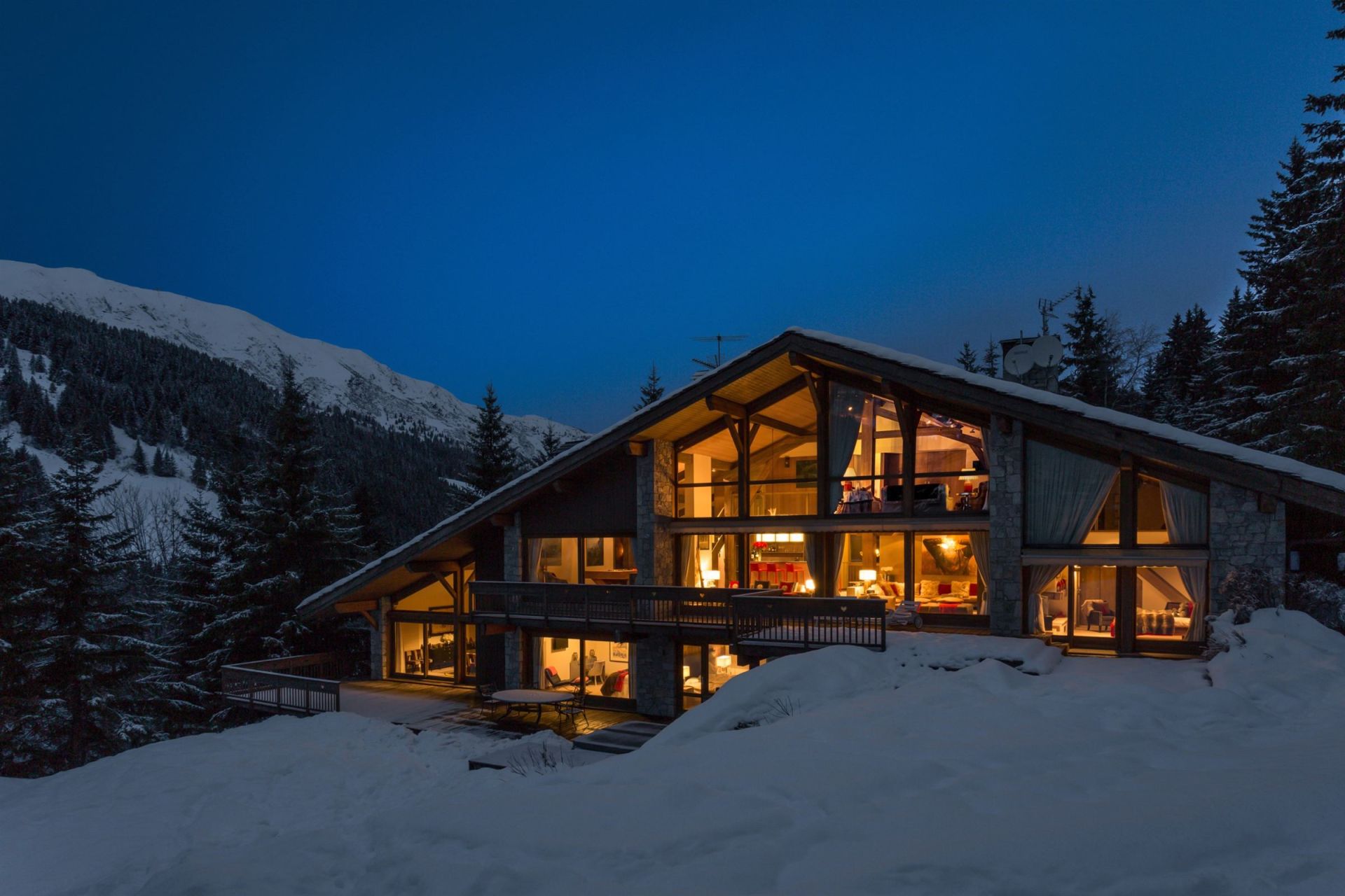 Дом в горах зимой красивые
