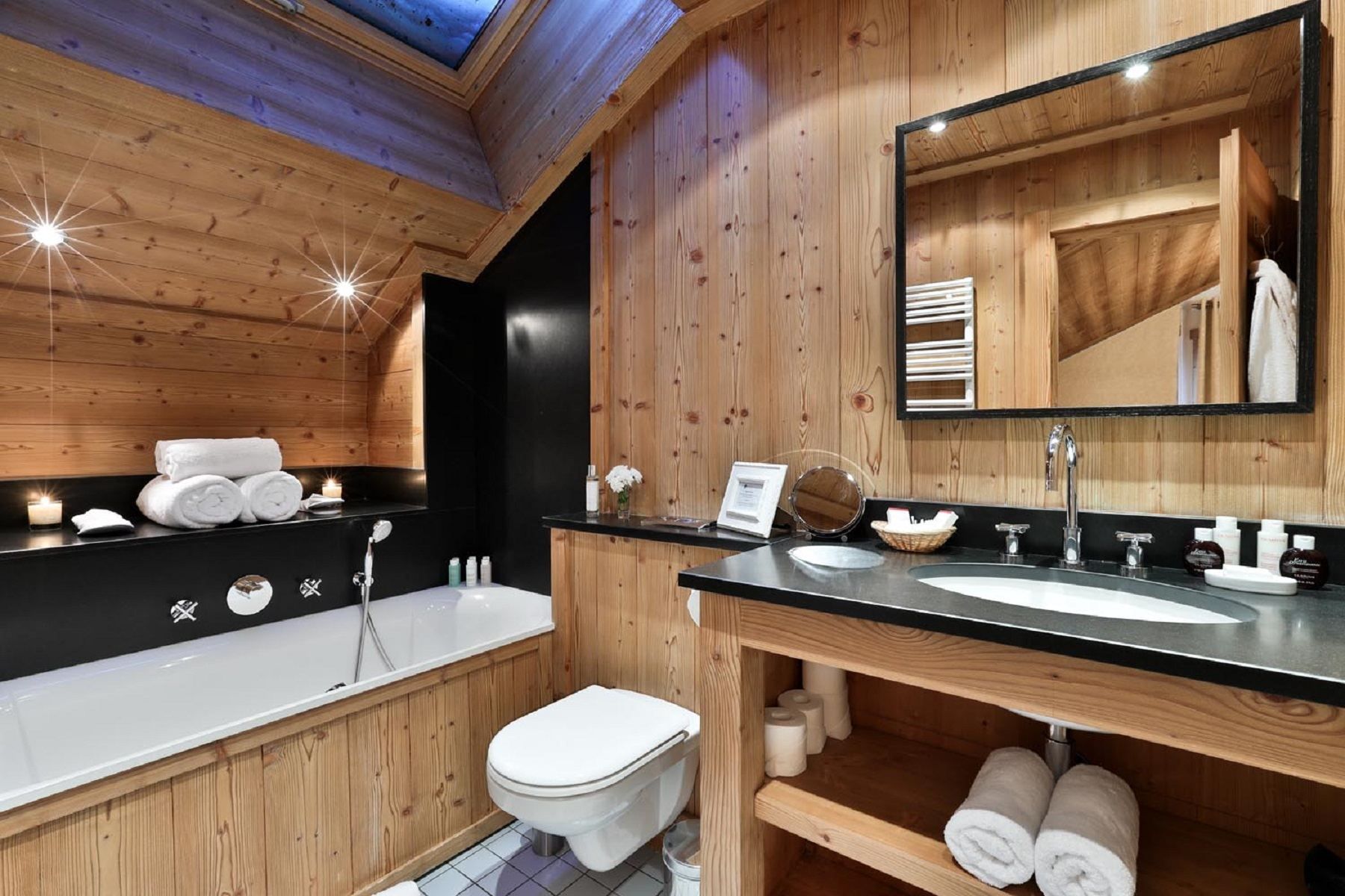 luxury chalet 6 Rooms for seasonal rent on MERIBEL LES ALLUES (73550)