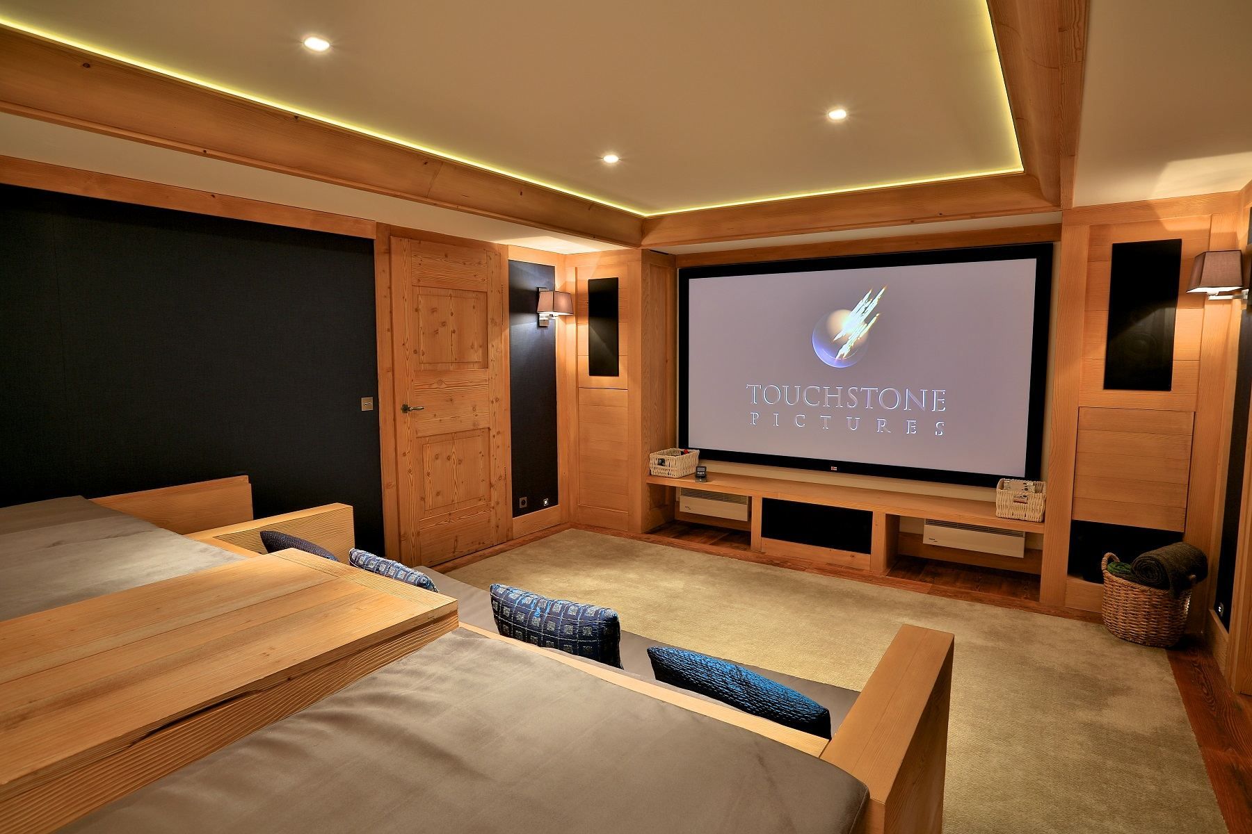 luxury chalet 6 Rooms for seasonal rent on MERIBEL LES ALLUES (73550)