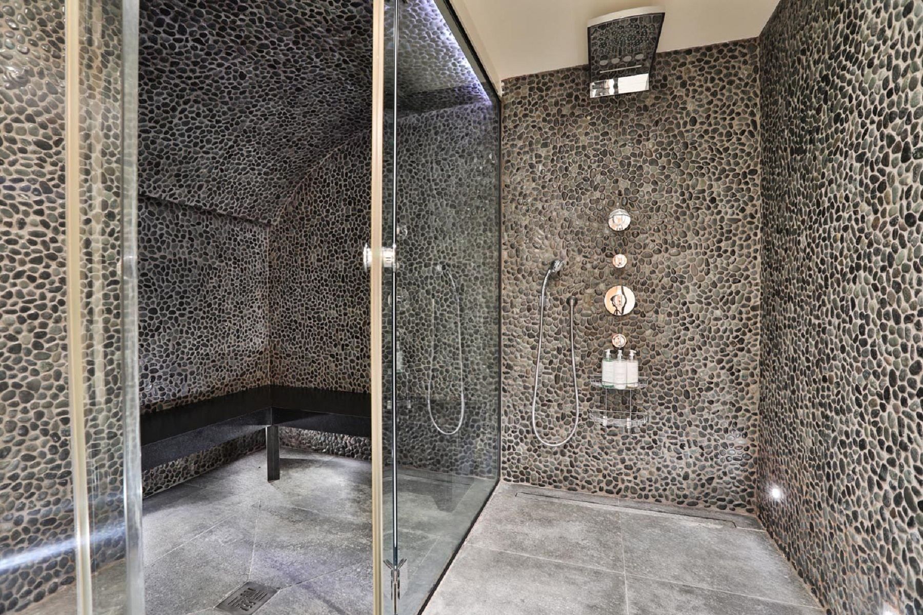luxury chalet 6 Rooms for seasonal rent on MERIBEL LES ALLUES (73550)