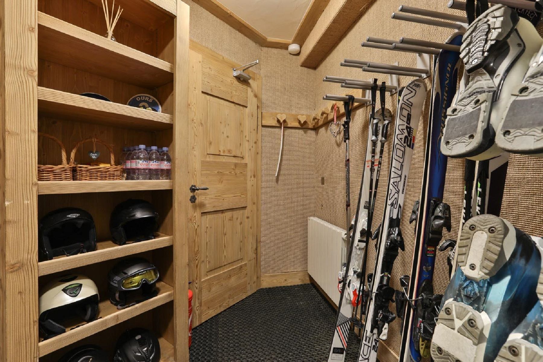 luxury chalet 6 Rooms for seasonal rent on MERIBEL LES ALLUES (73550)
