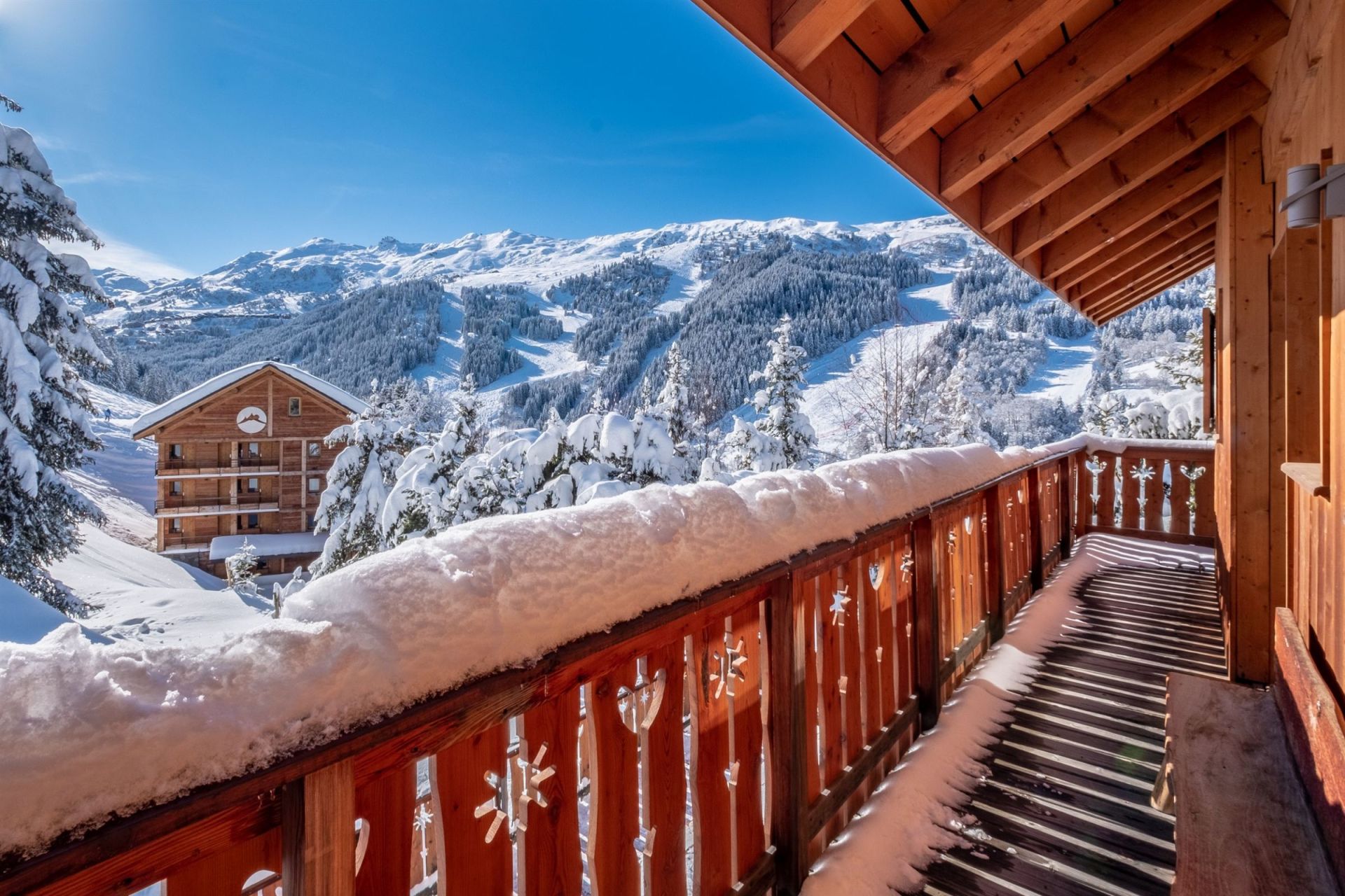chalet de luxe 9 Pièces en location saisonnière sur MERIBEL LES ALLUES (73550)
