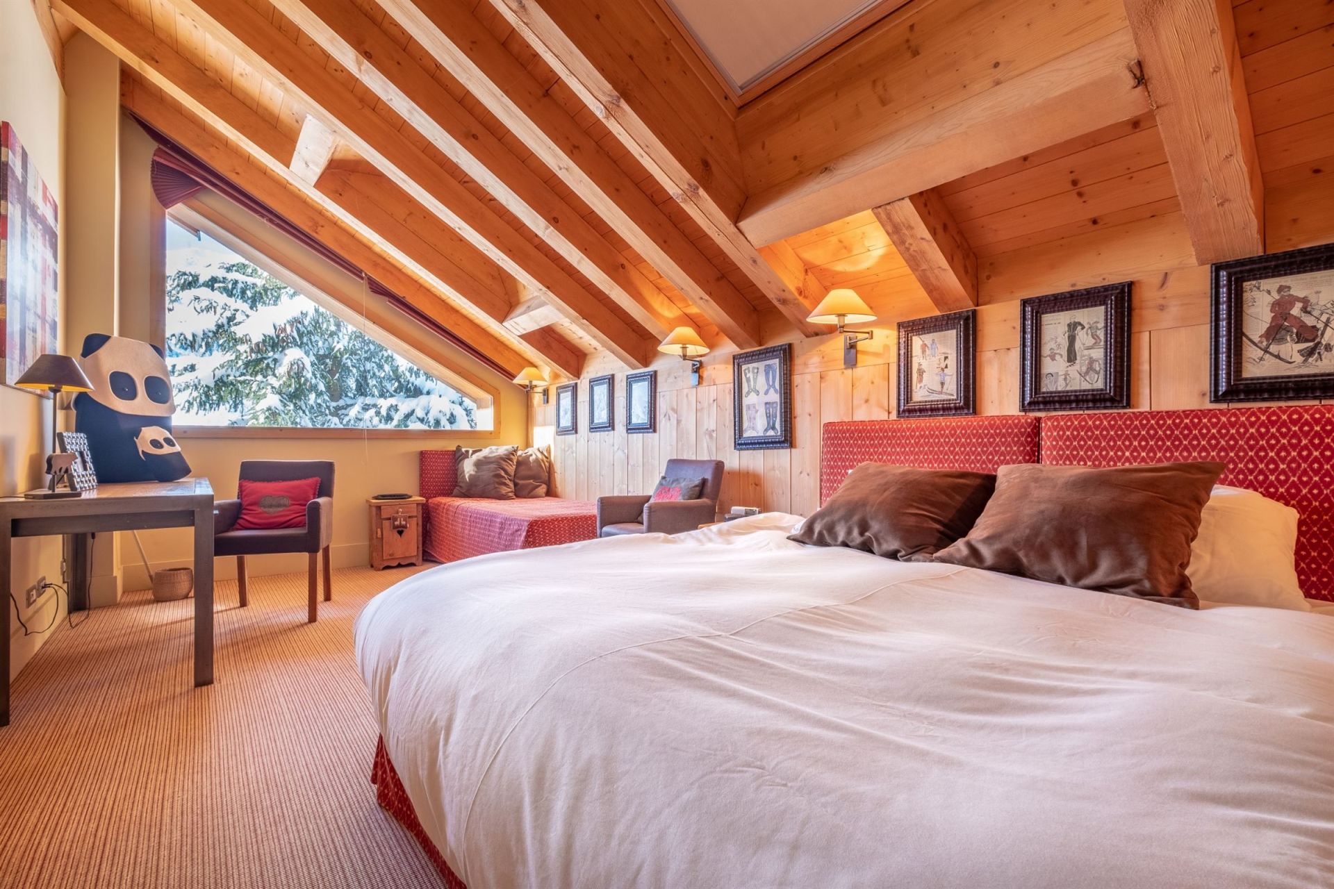luxury chalet 9 Rooms for seasonal rent on MERIBEL LES ALLUES (73550)