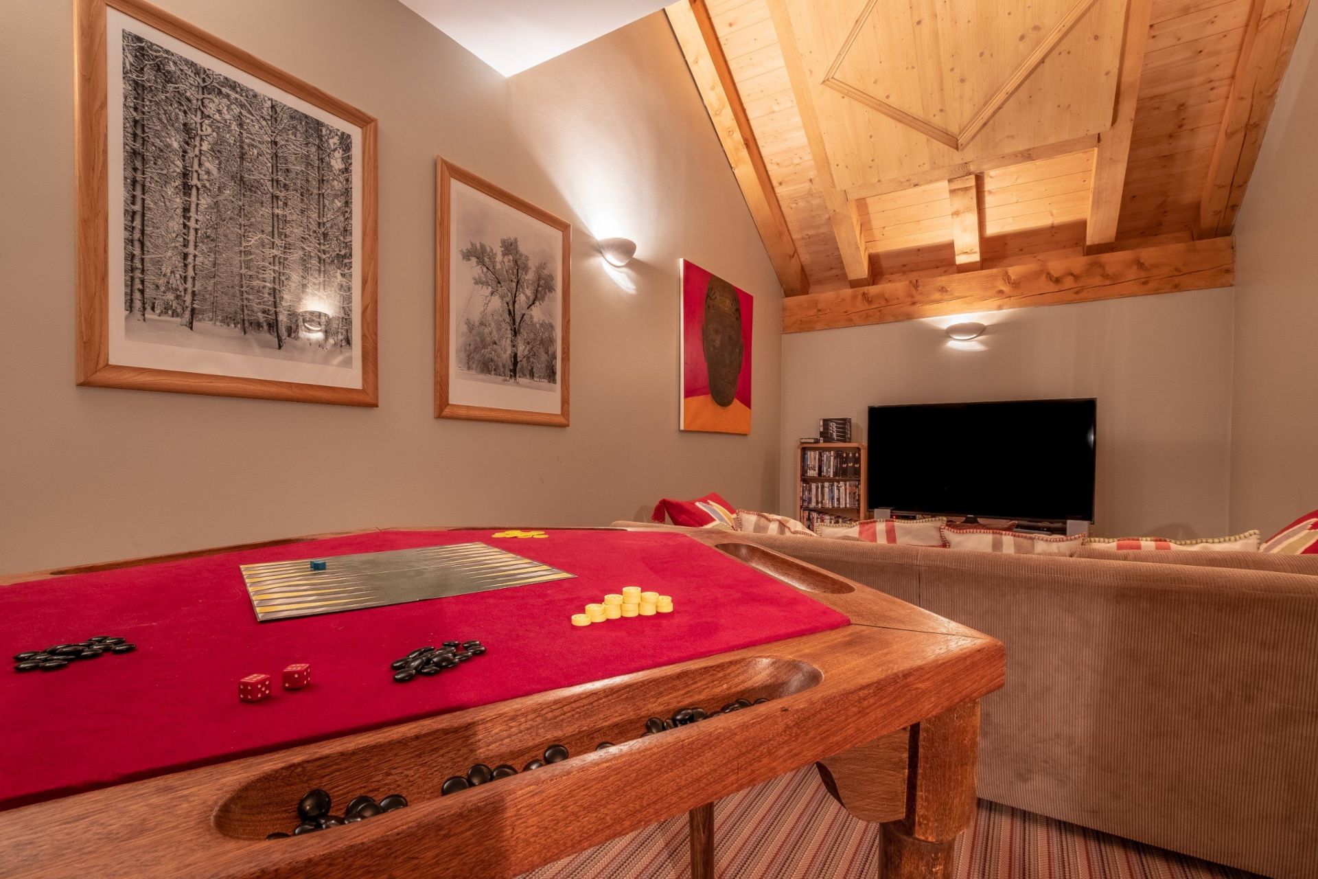 luxury chalet 9 Rooms for seasonal rent on MERIBEL LES ALLUES (73550)