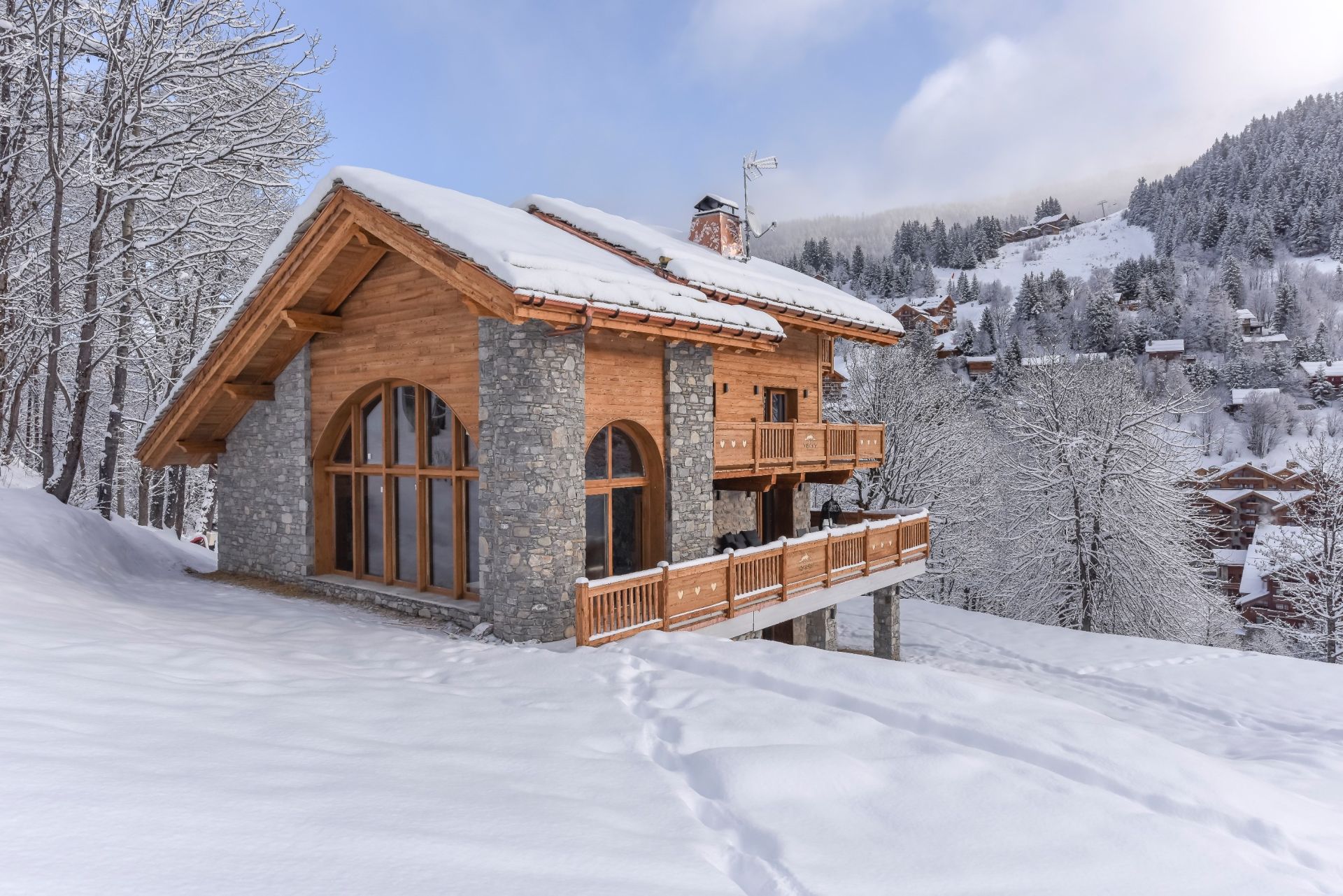 luxury chalet 10 Rooms for seasonal rent on MERIBEL LES ALLUES (73550)