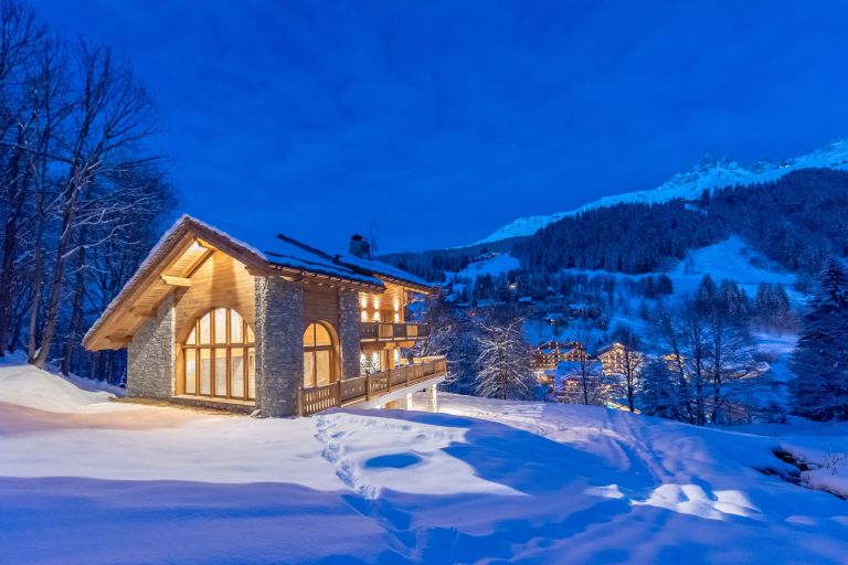 luxury chalet 10 Rooms for seasonal rent on MERIBEL LES ALLUES (73550)