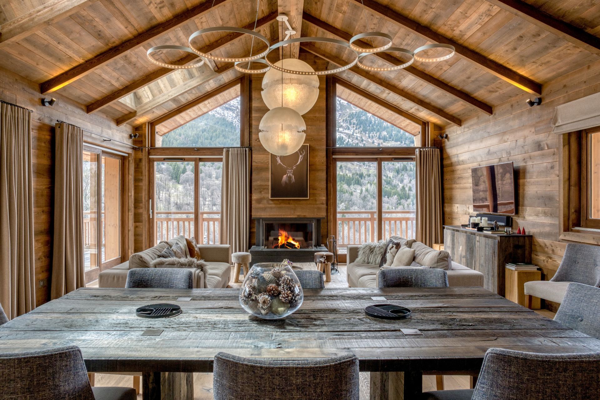 chalet de luxe 8 pièces en location saisonnière sur MERIBEL LES ALLUES (73550) Location Chalet de luxe Meribel Les Allues (73550) 280 m²