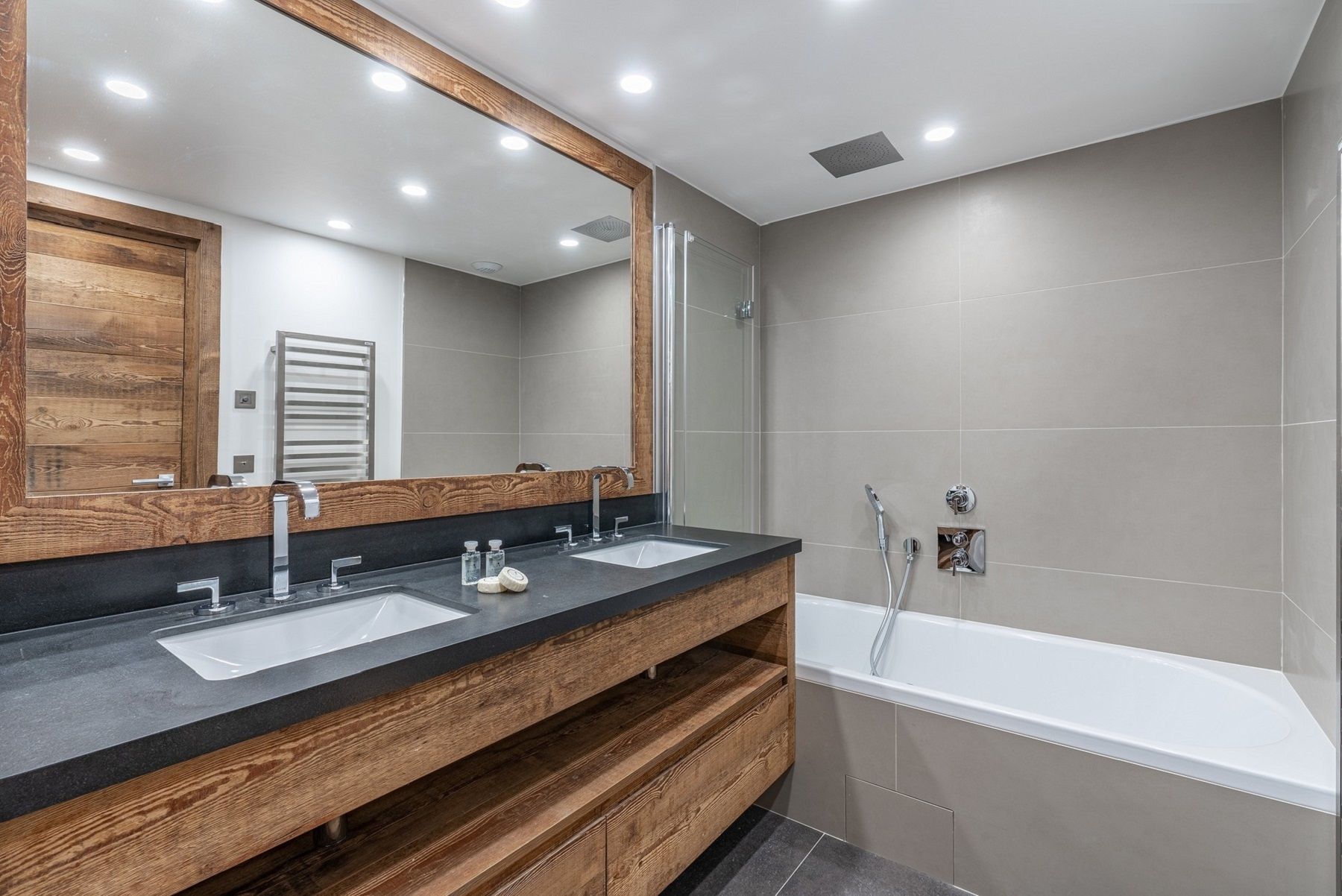 luxury chalet 8 Rooms for seasonal rent on MERIBEL LES ALLUES (73550)