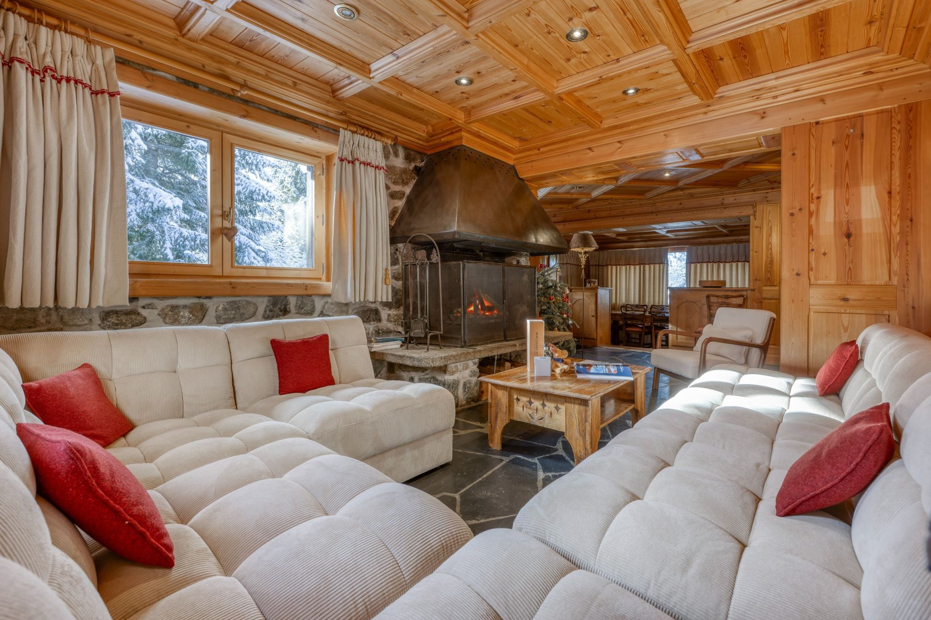 luxury chalet 7 Rooms for seasonal rent on MERIBEL LES ALLUES (73550)
