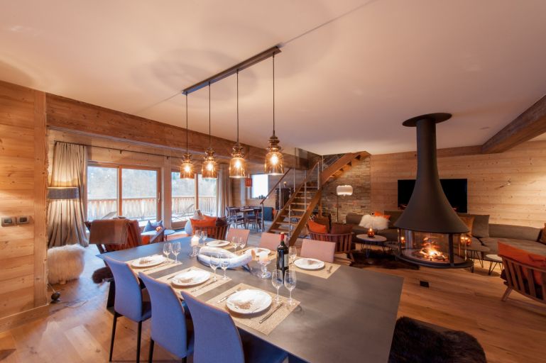 luxury chalet 7 Rooms for seasonal rent on MERIBEL LES ALLUES (73550)