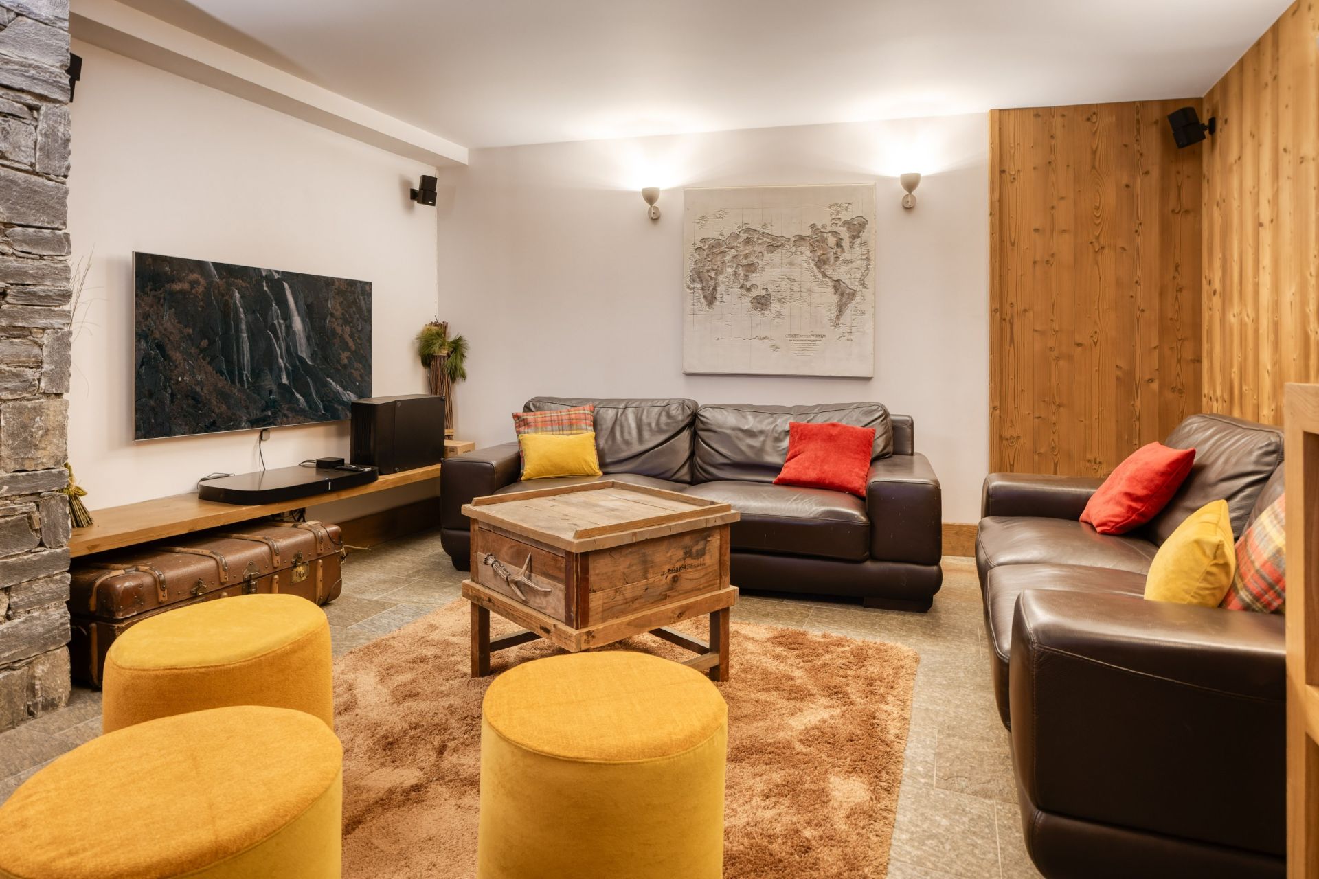 luxury chalet 8 Rooms for seasonal rent on MERIBEL LES ALLUES (73550)