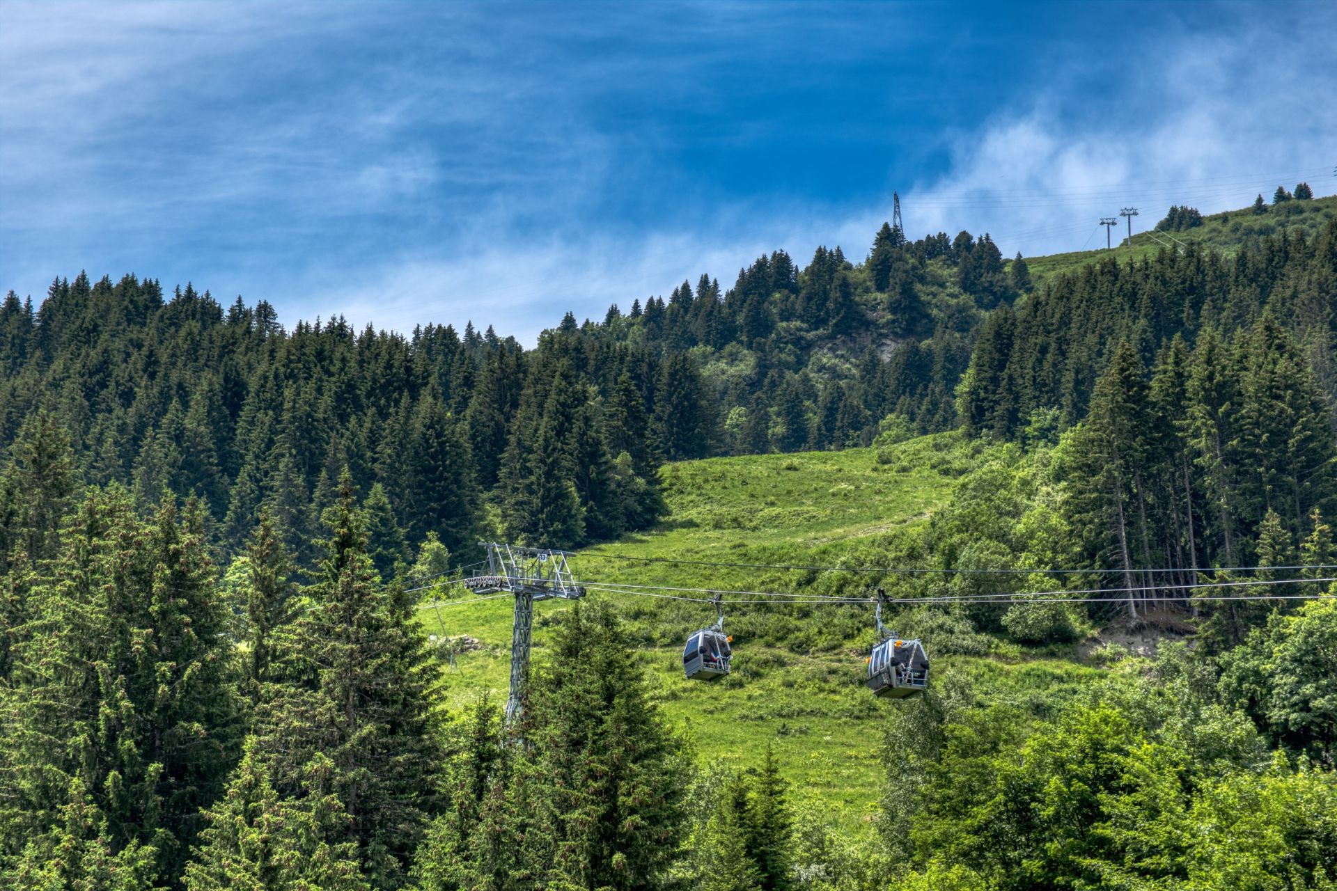 luxury chalet 8 Rooms for seasonal rent on MERIBEL LES ALLUES (73550)