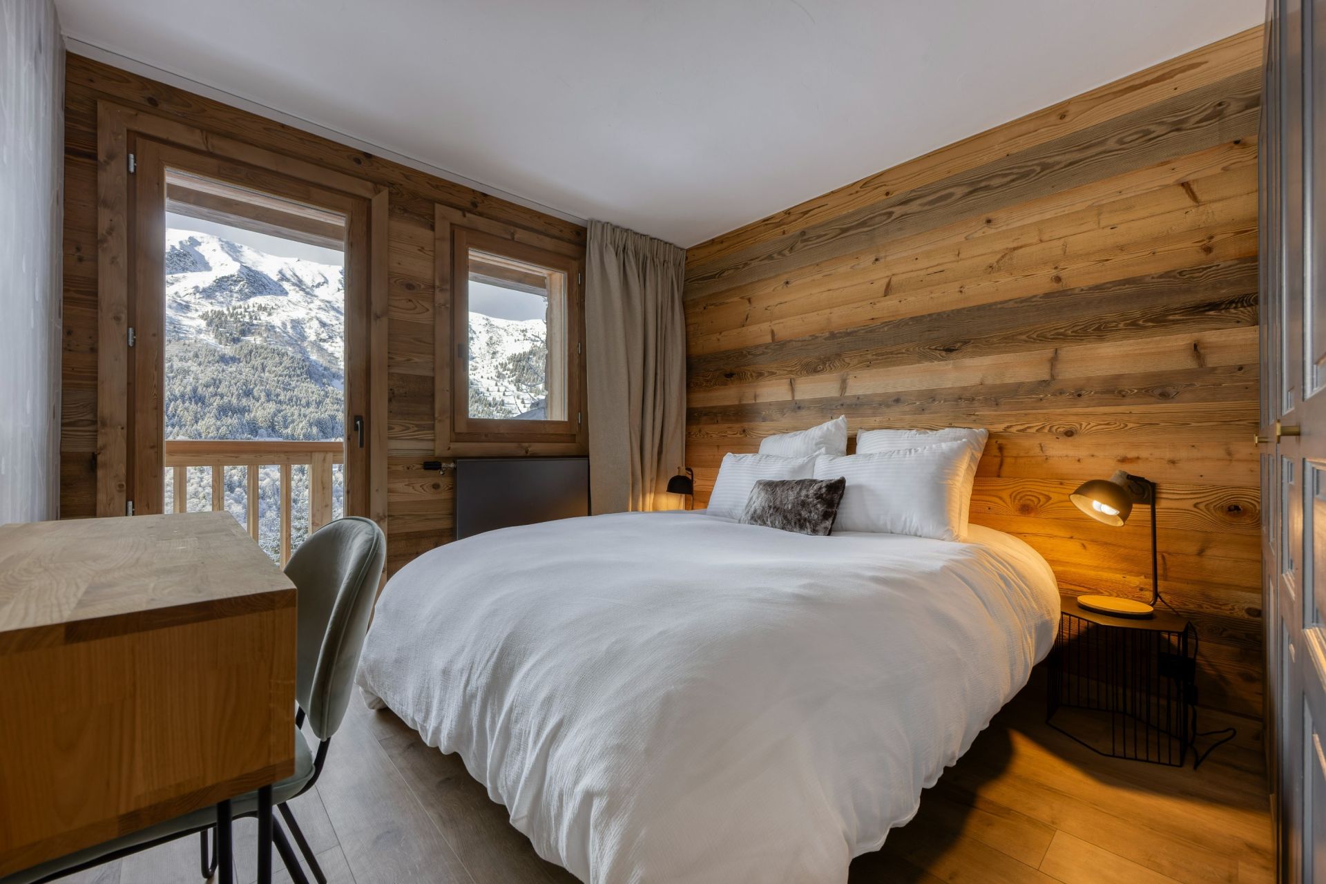 luxury chalet 9 Rooms for seasonal rent on MERIBEL LES ALLUES (73550)