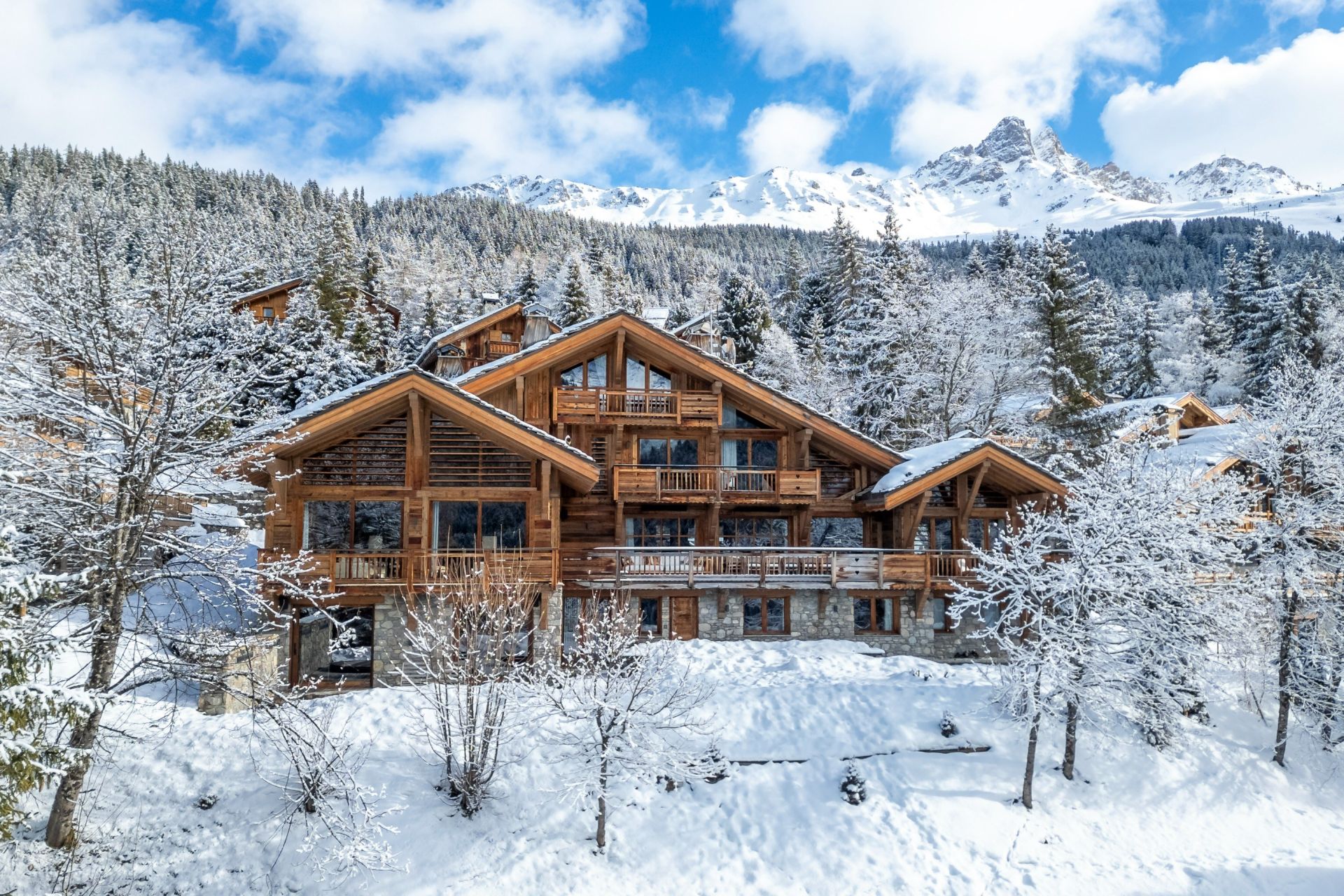 chalet de luxe 11 Pièces en location saisonnière sur MERIBEL LES ALLUES (73550)