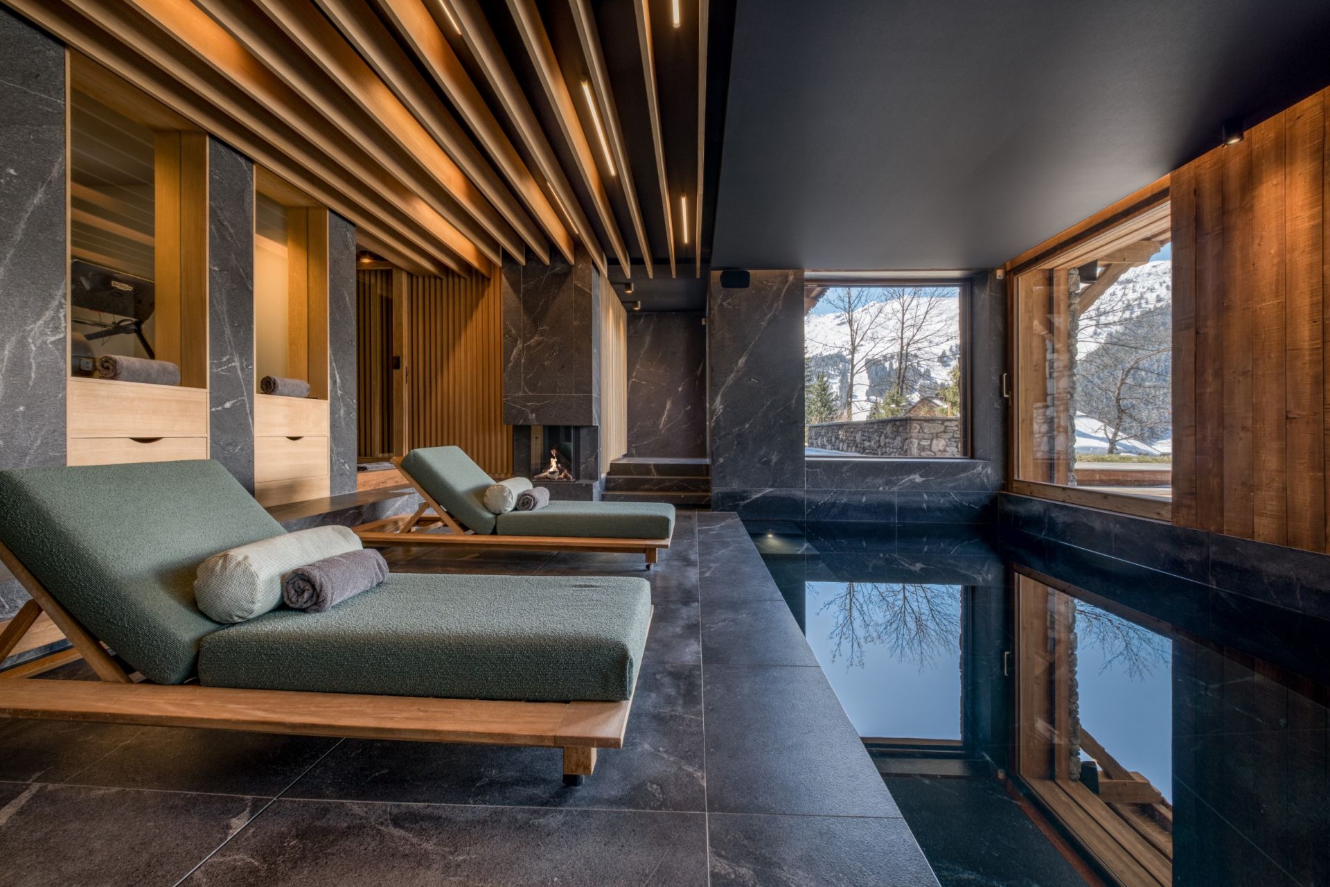 luxury chalet 11 Rooms for seasonal rent on MERIBEL LES ALLUES (73550)