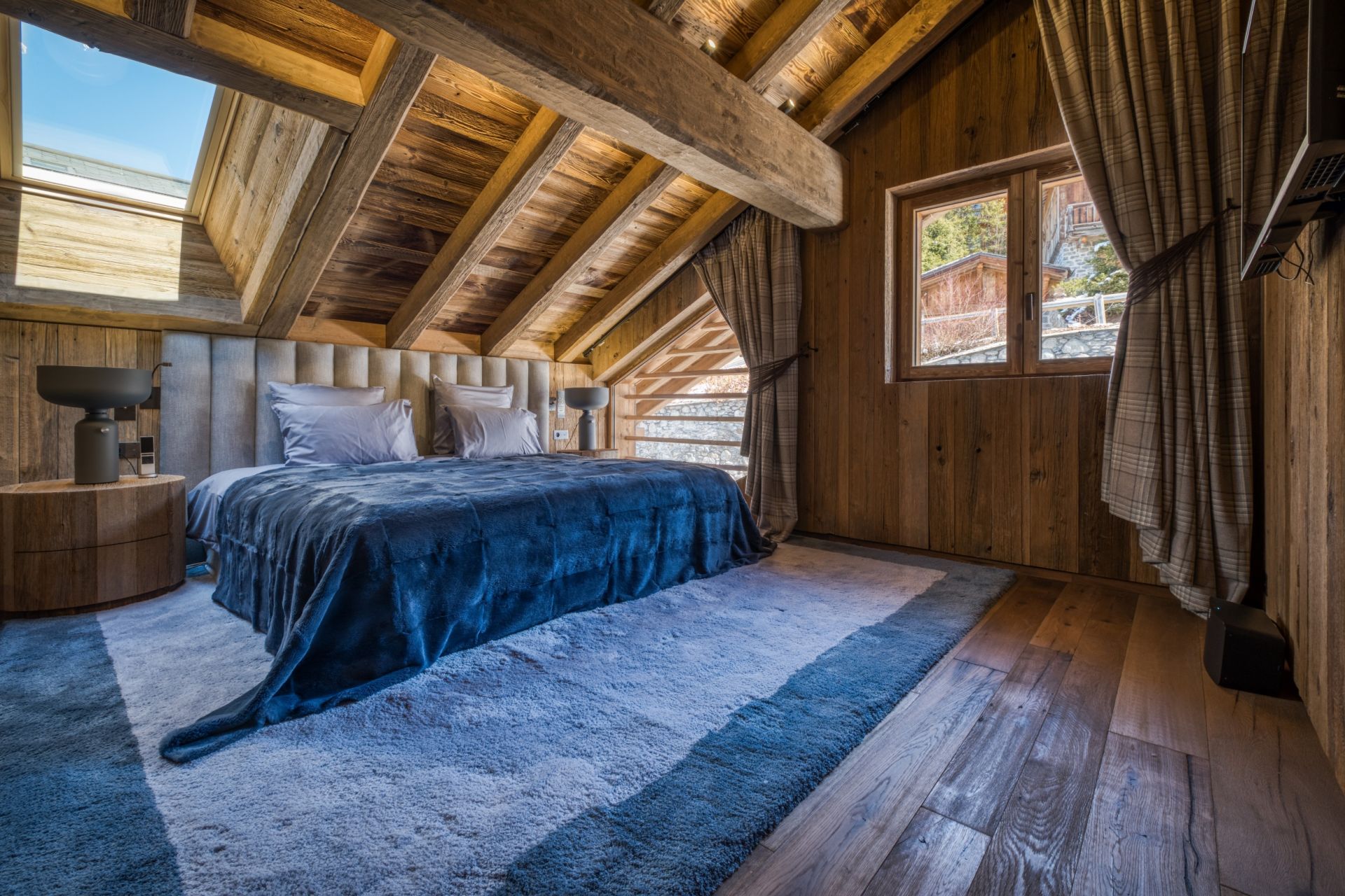 luxury chalet 11 Rooms for seasonal rent on MERIBEL LES ALLUES (73550)
