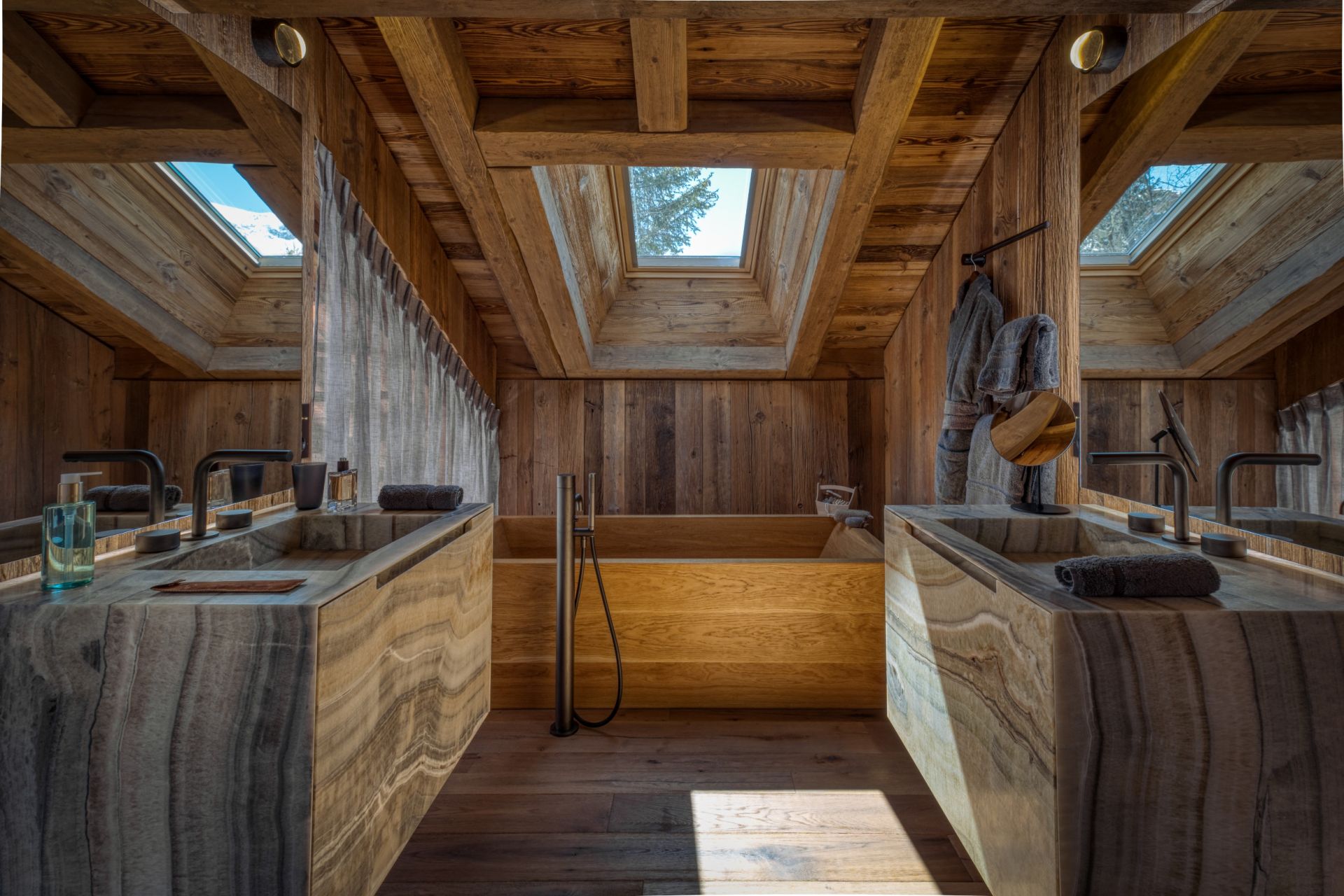luxury chalet 11 Rooms for seasonal rent on MERIBEL LES ALLUES (73550)