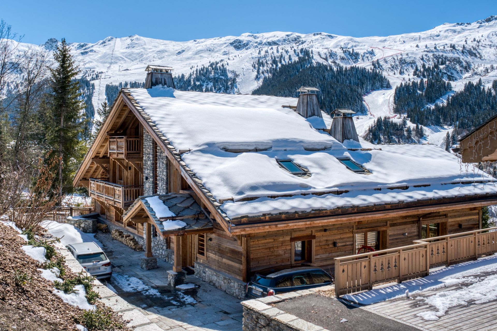 luxury chalet 11 Rooms for seasonal rent on MERIBEL LES ALLUES (73550)