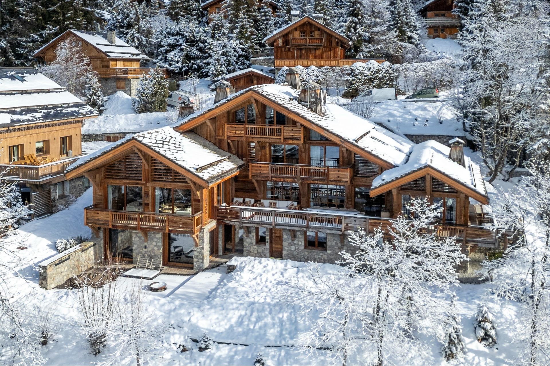 chalet de luxe 11 Pièces en location saisonnière sur MERIBEL LES ALLUES (73550)