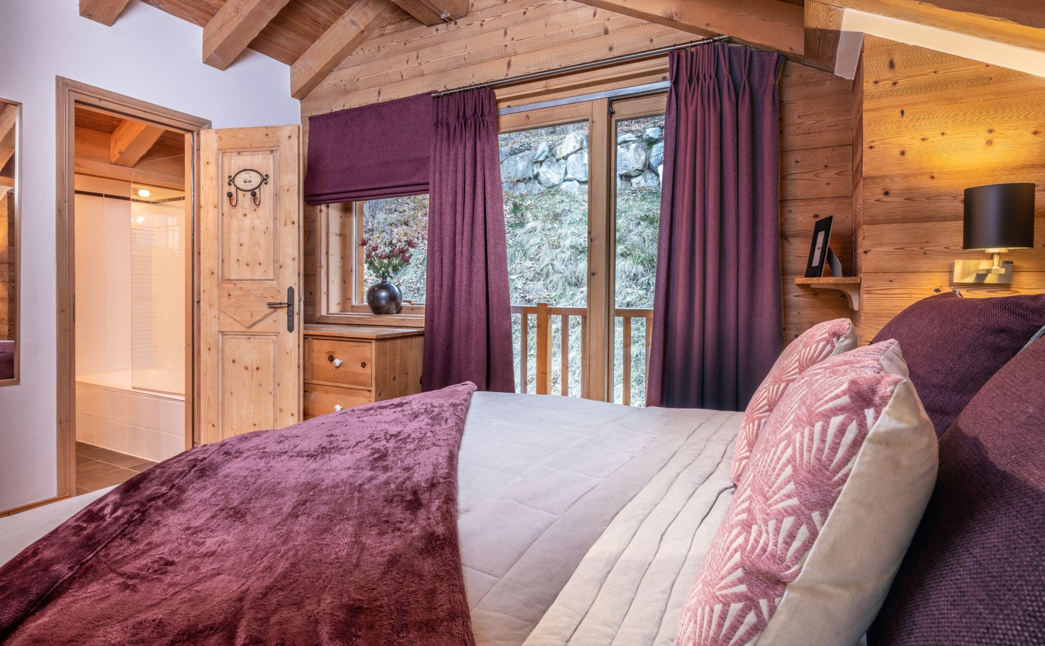 luxury chalet 9 Rooms for seasonal rent on MERIBEL LES ALLUES (73550)
