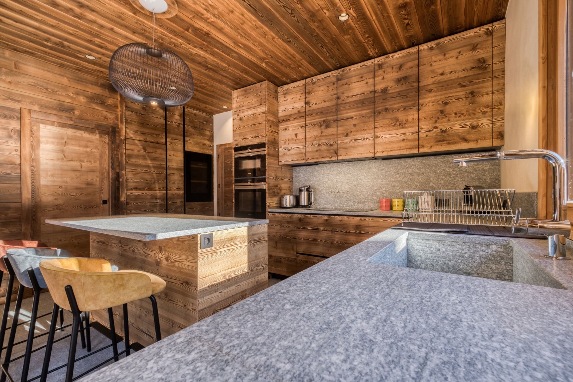 chalet de luxe 10 Pièces en location saisonnière sur MERIBEL LES ALLUES (73550)