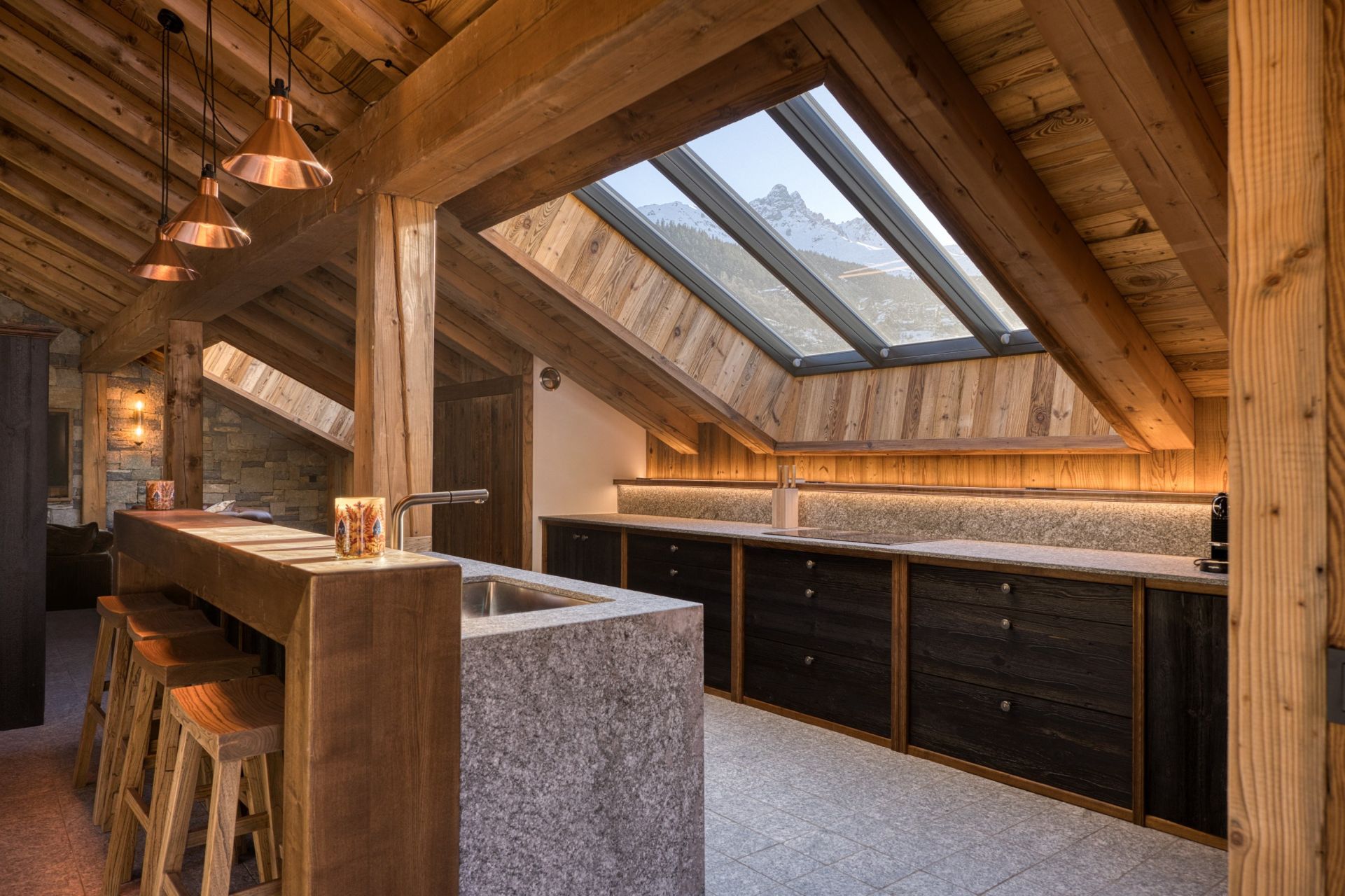 luxury chalet 8 Rooms for sale on MERIBEL LES ALLUES (73550)