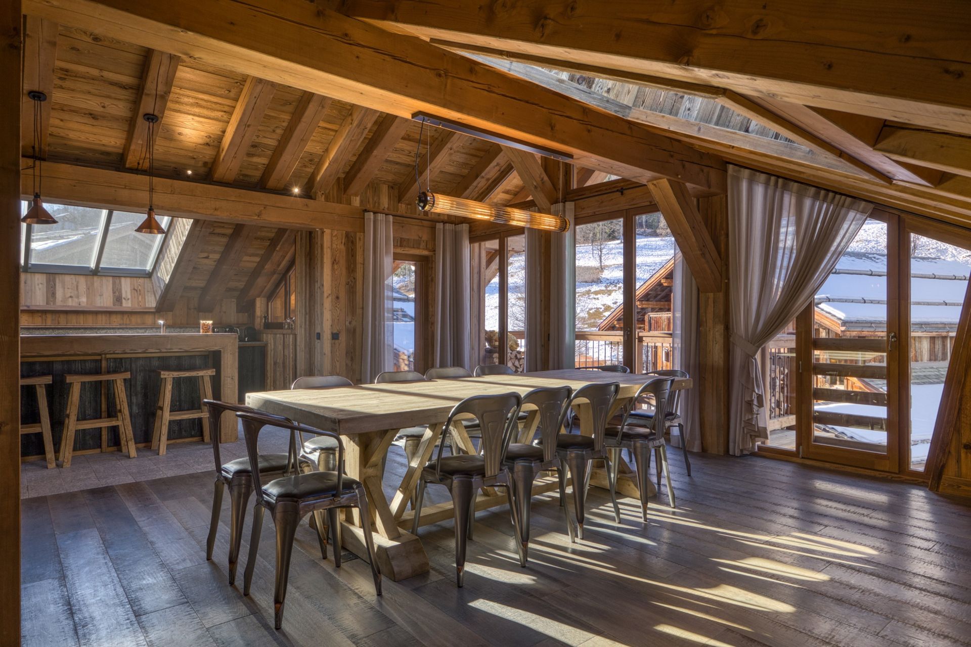 luxury chalet 8 Rooms for sale on MERIBEL LES ALLUES (73550)