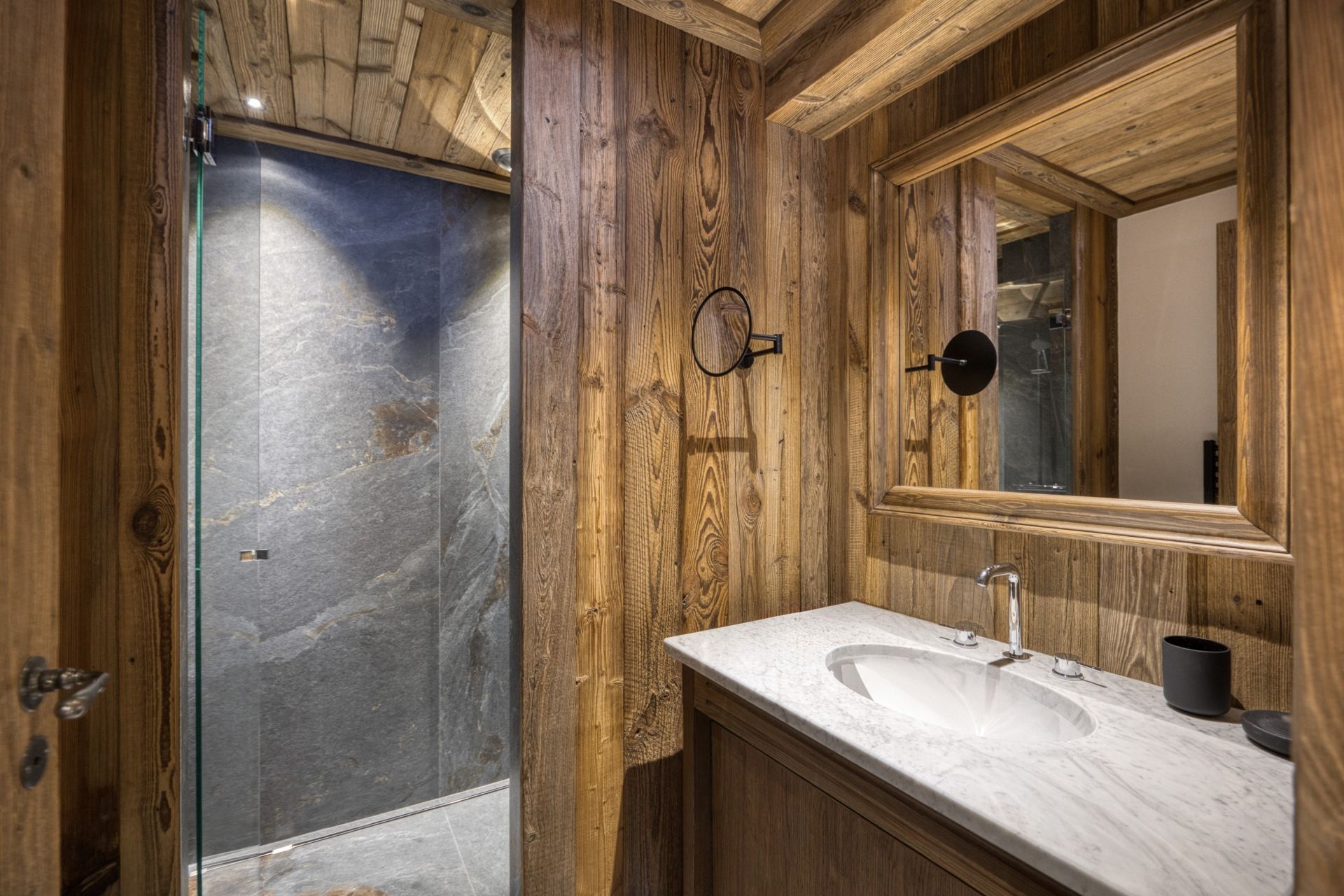 luxury chalet 8 Rooms for sale on MERIBEL LES ALLUES (73550)
