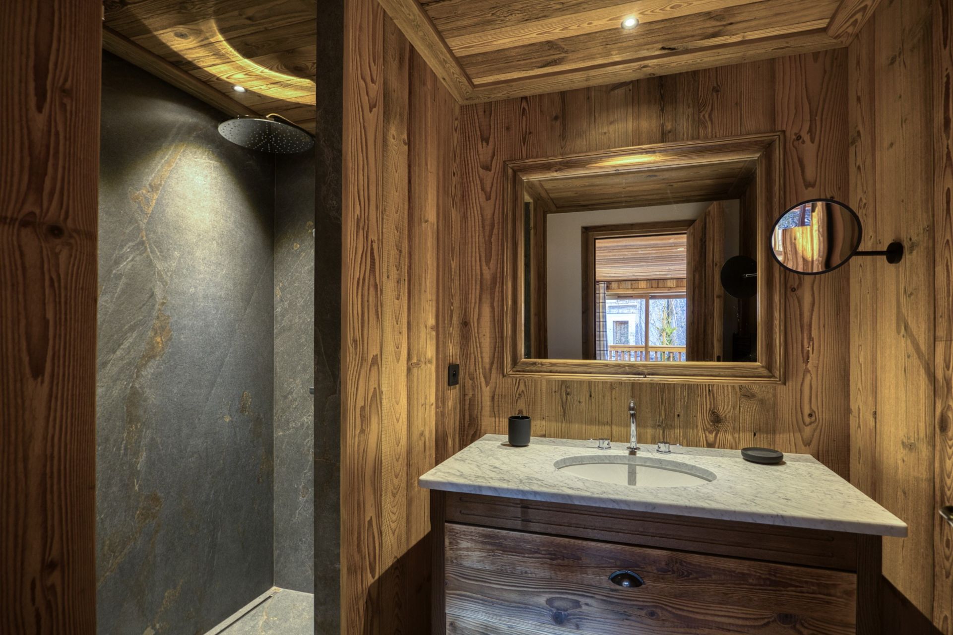 luxury chalet 8 Rooms for sale on MERIBEL LES ALLUES (73550)