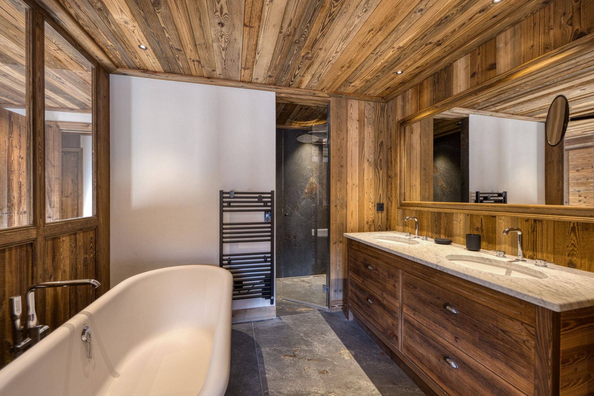 luxury chalet 8 Rooms for sale on MERIBEL LES ALLUES (73550)
