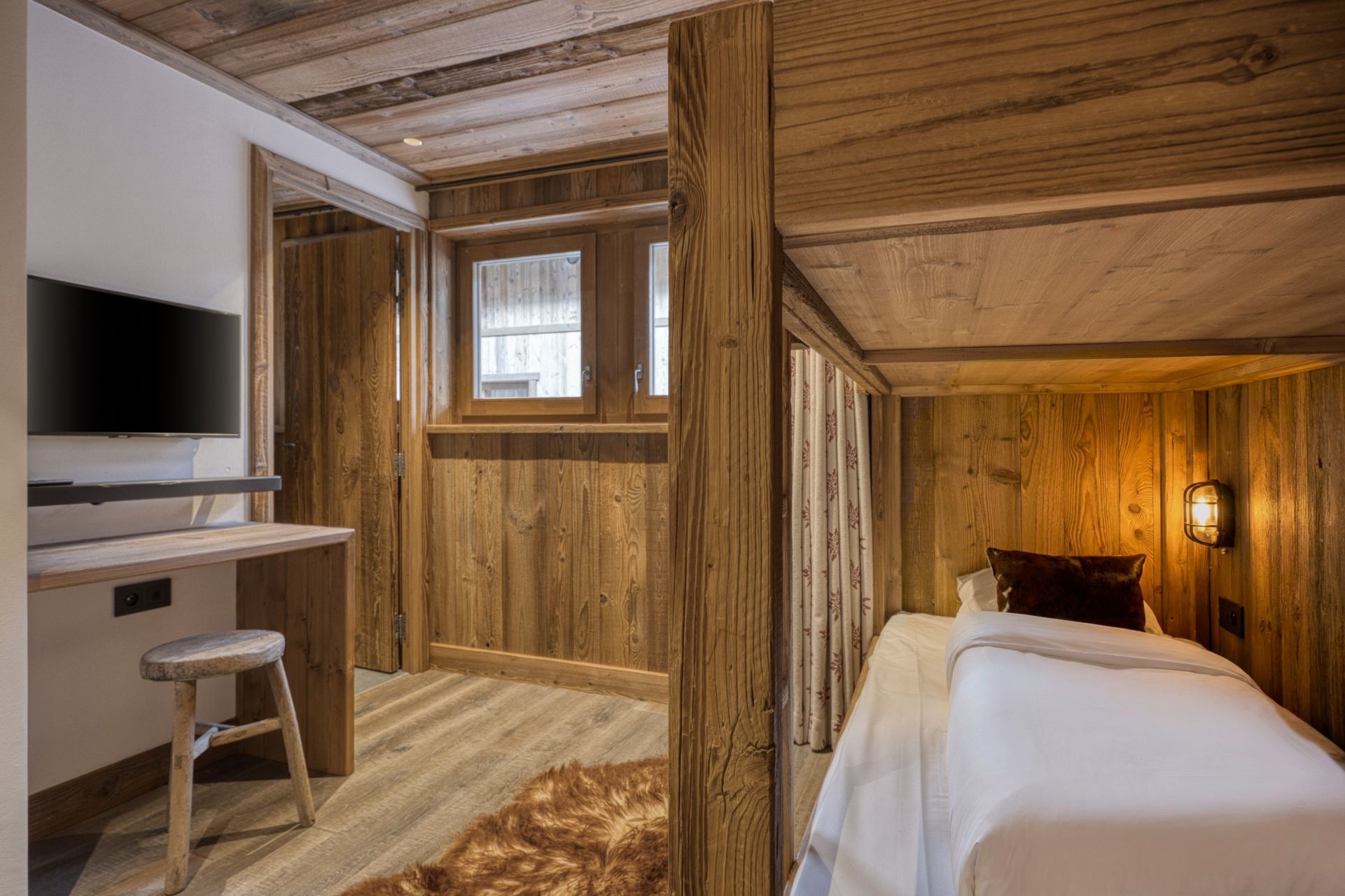 luxury chalet 8 Rooms for sale on MERIBEL LES ALLUES (73550)