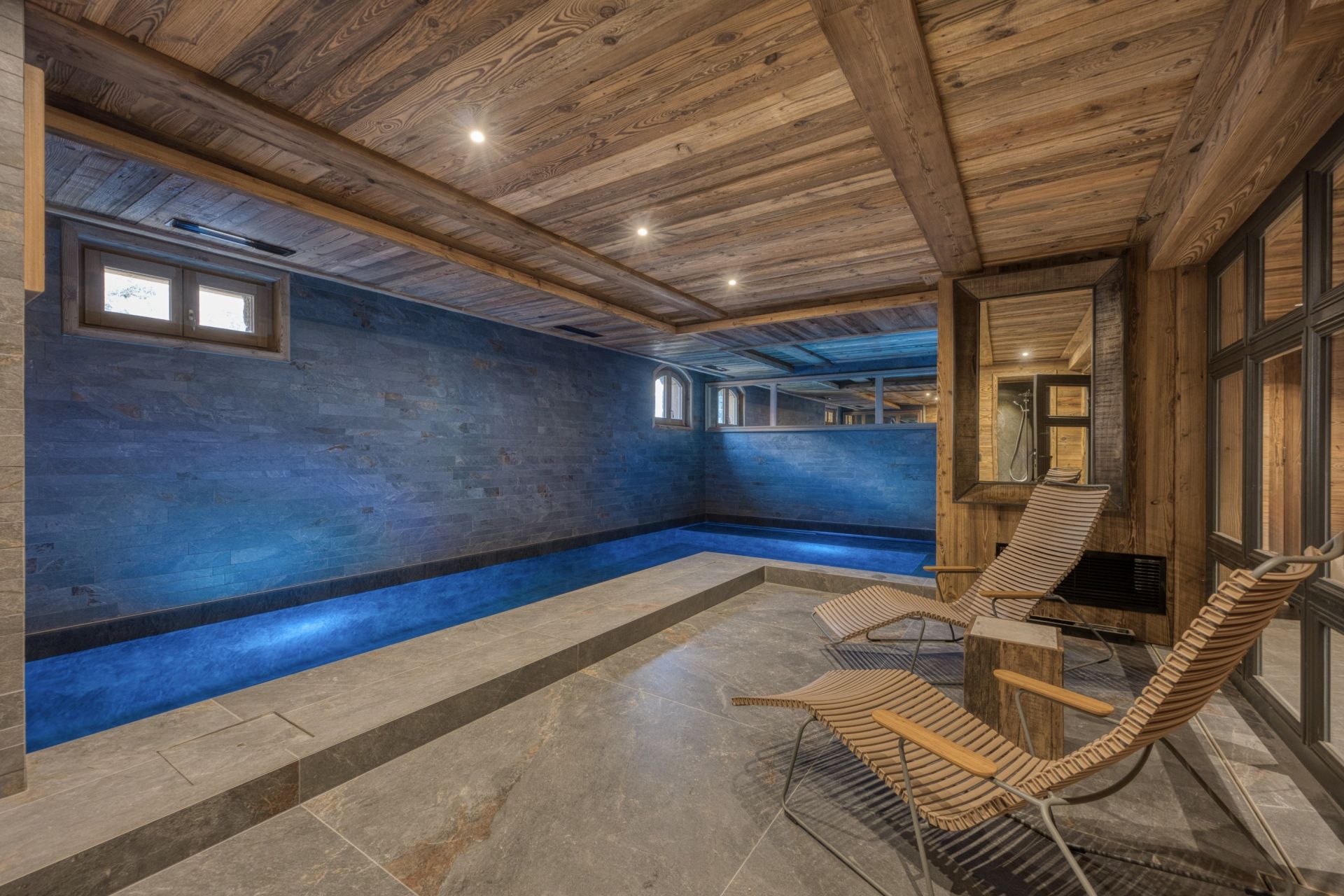 luxury chalet 8 Rooms for sale on MERIBEL LES ALLUES (73550)