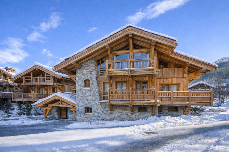 luxury chalet 8 Rooms for sale on MERIBEL LES ALLUES (73550)