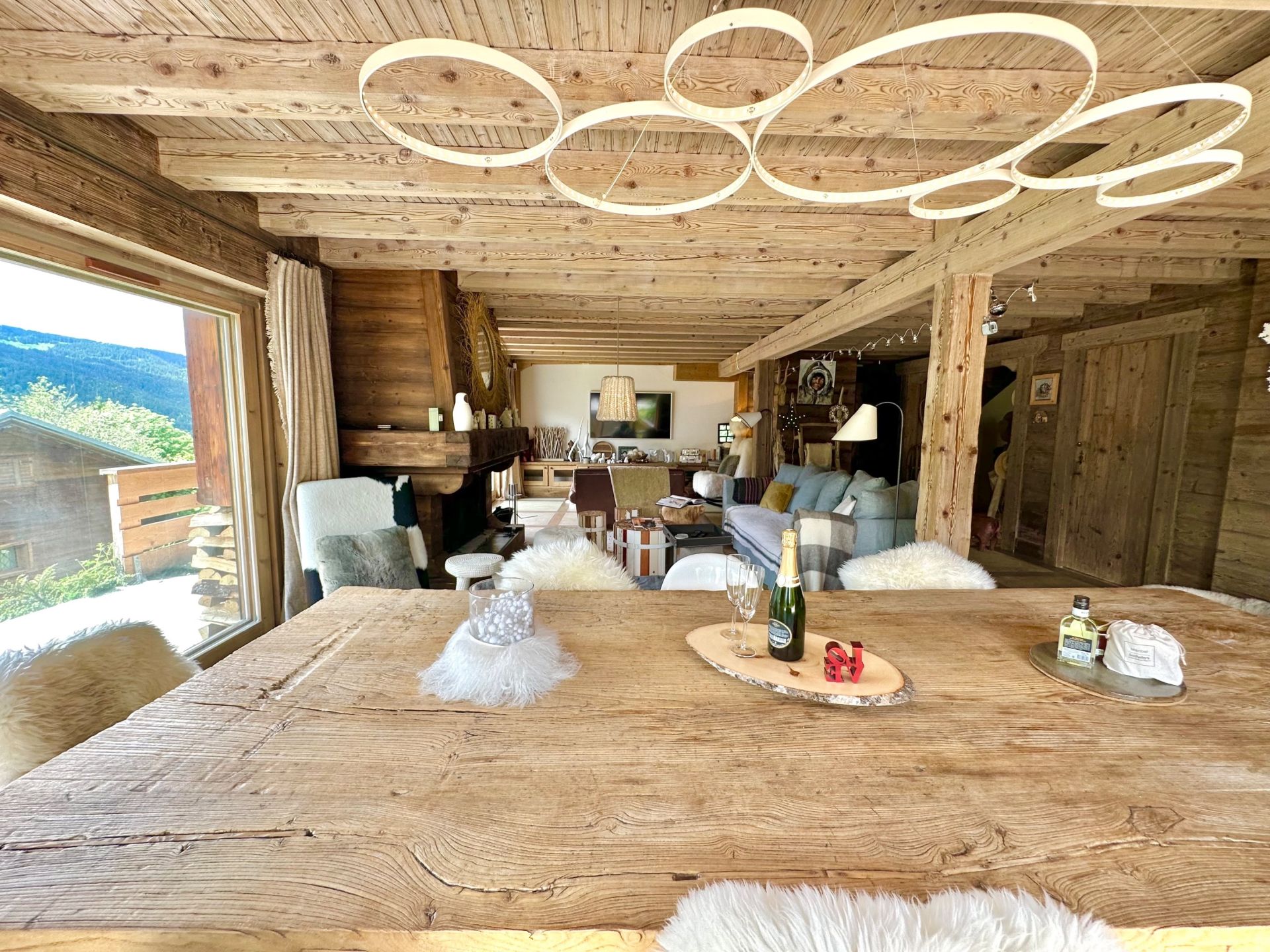 chalet de luxe 6 Pièces en location saisonnière sur MERIBEL LES ALLUES (73550)