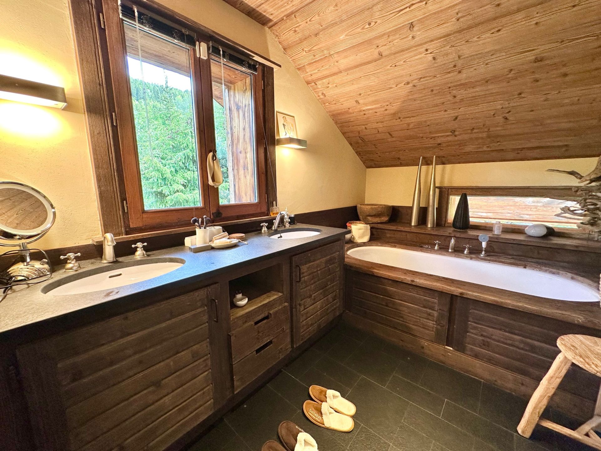 chalet de luxe 6 Pièces en location saisonnière sur MERIBEL LES ALLUES (73550)
