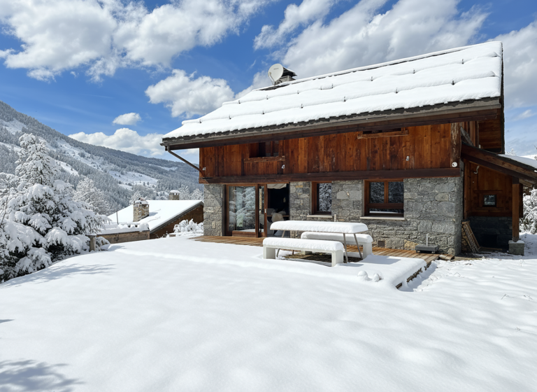 luxury chalet 6 Rooms for seasonal rent on MERIBEL LES ALLUES (73550)