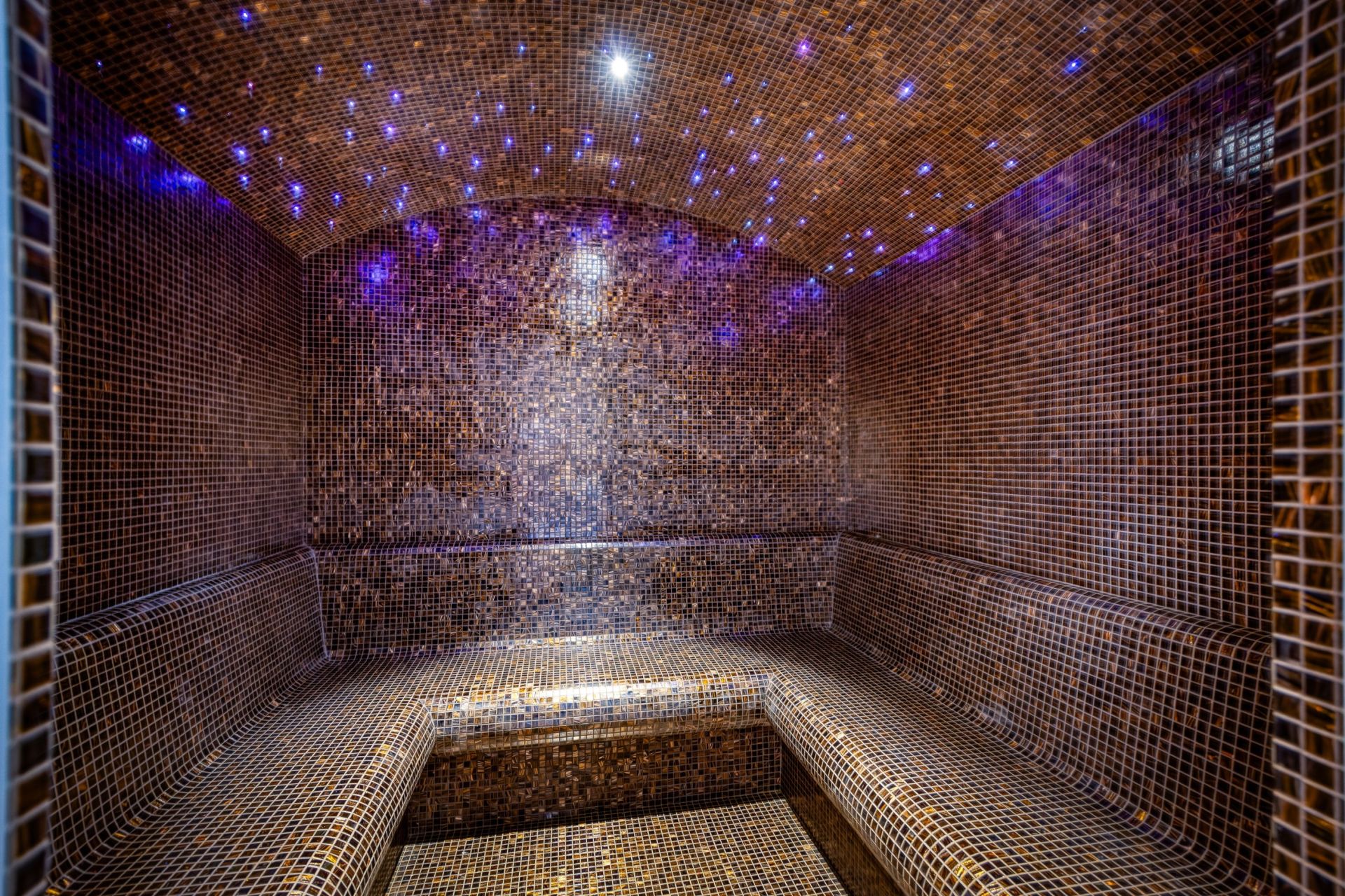 luxury apartment 8 Rooms for seasonal rent on MERIBEL LES ALLUES (73550)