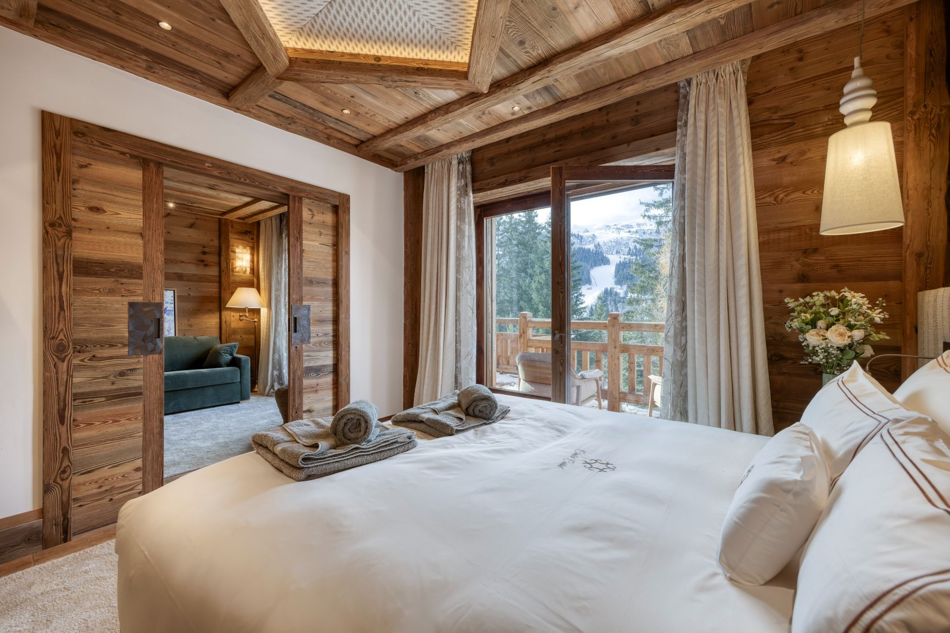 luxury chalet 12 Rooms for seasonal rent on MERIBEL LES ALLUES (73550)