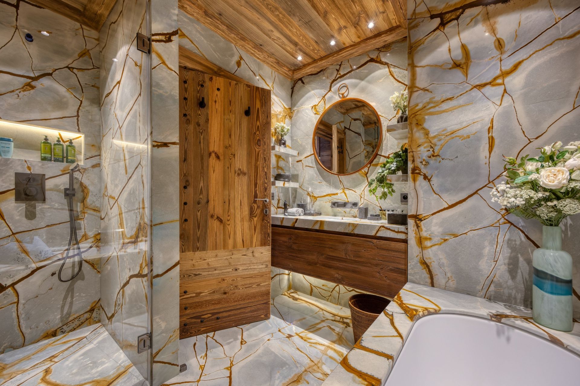 chalet de luxe 12 Pièces en location saisonnière sur MERIBEL LES ALLUES (73550)