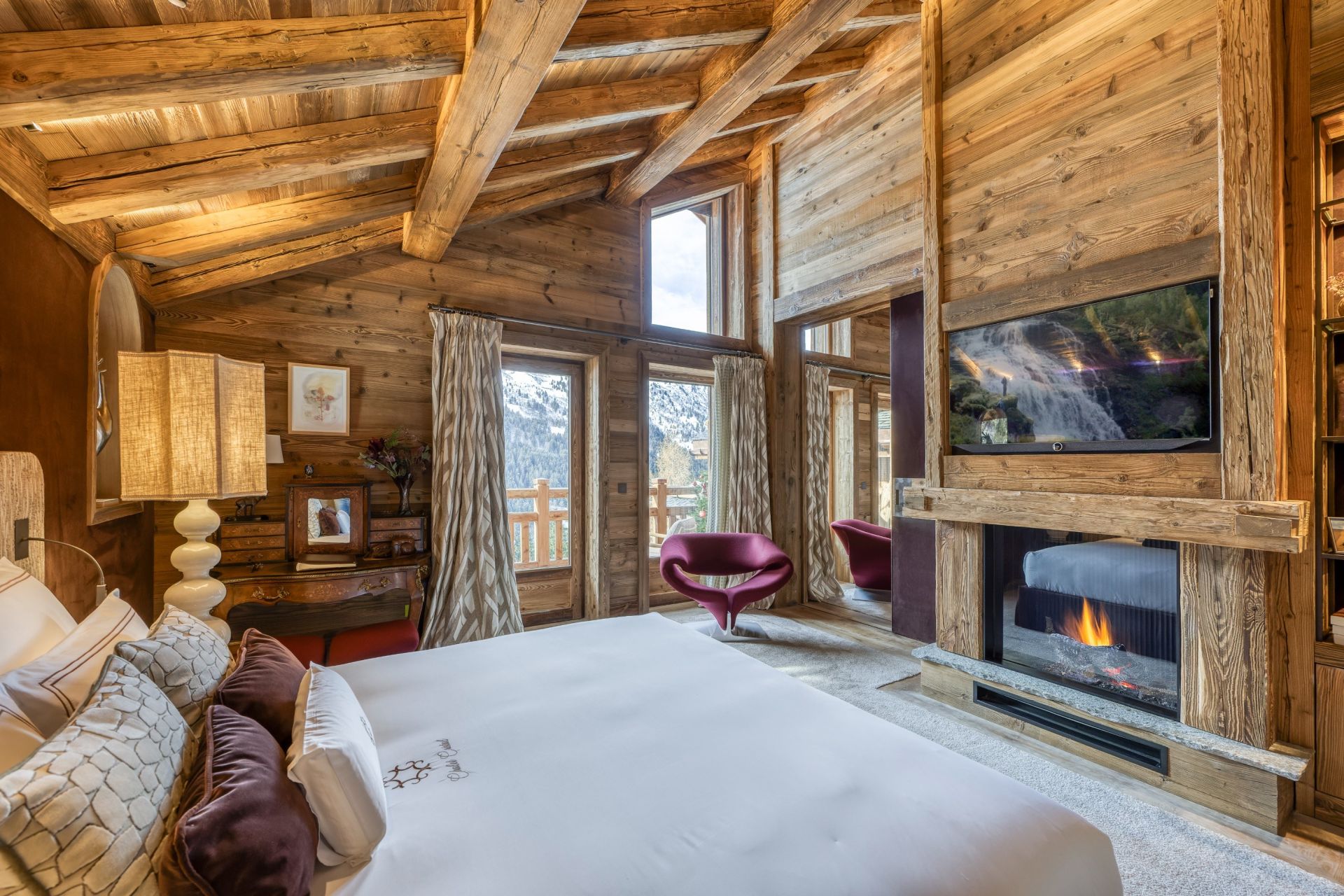 luxury chalet 12 Rooms for seasonal rent on MERIBEL LES ALLUES (73550)