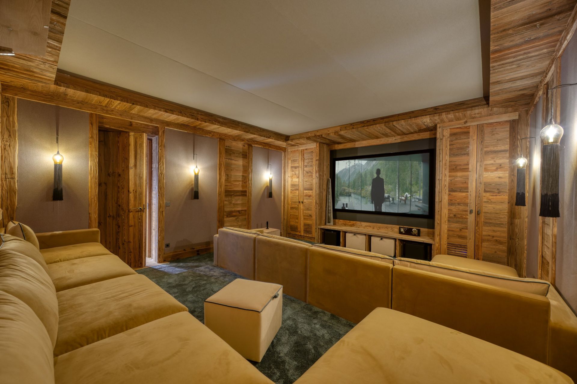 luxury chalet 12 Rooms for seasonal rent on MERIBEL LES ALLUES (73550)