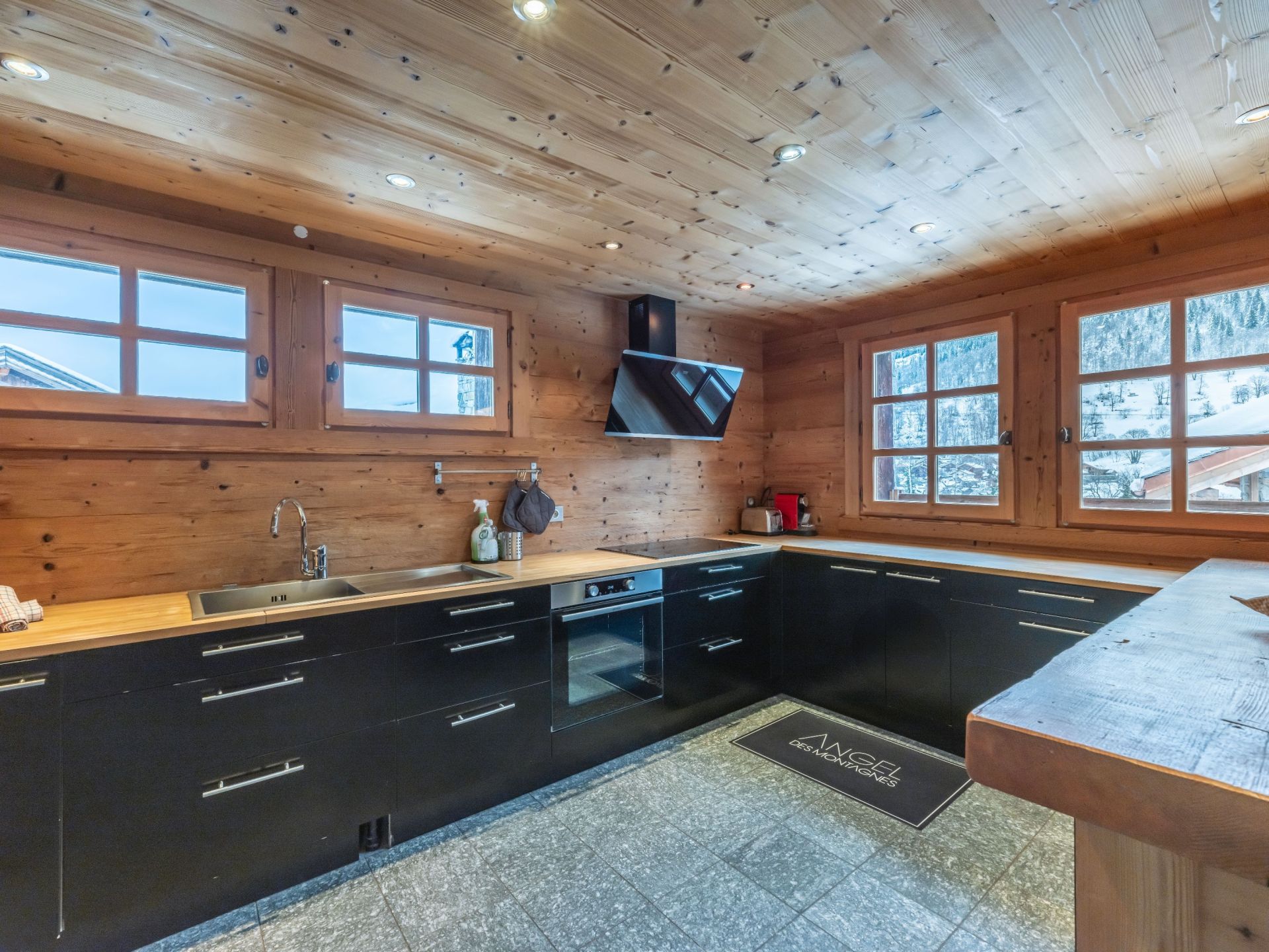 luxury chalet 8 Rooms for sale on MERIBEL LES ALLUES (73550)