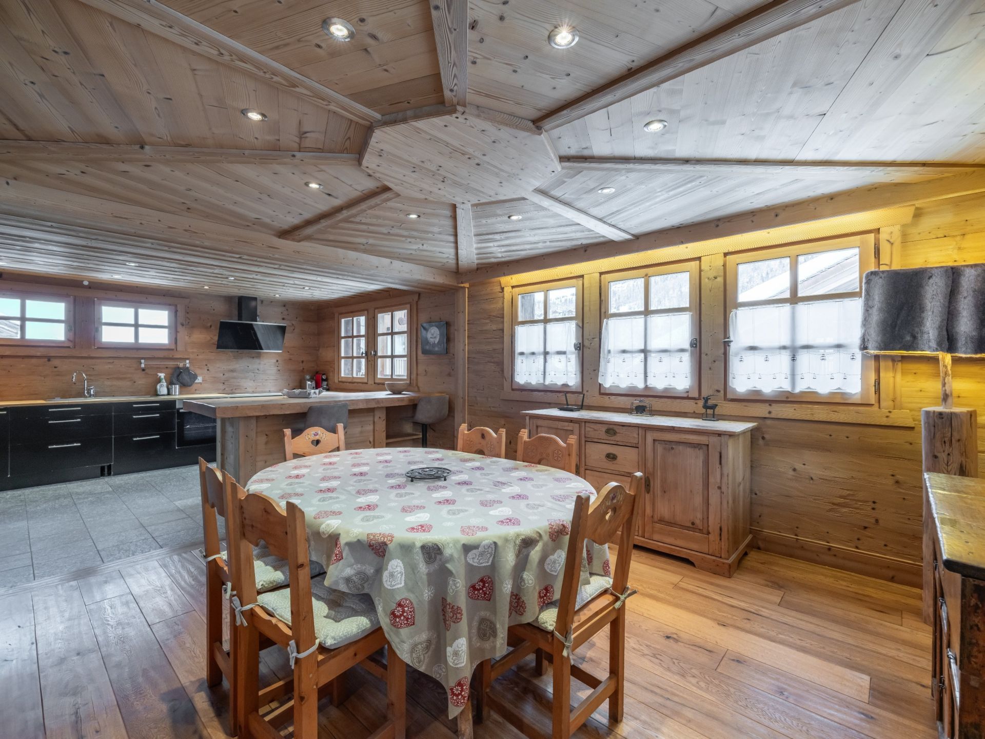 luxury chalet 8 Rooms for sale on MERIBEL LES ALLUES (73550)