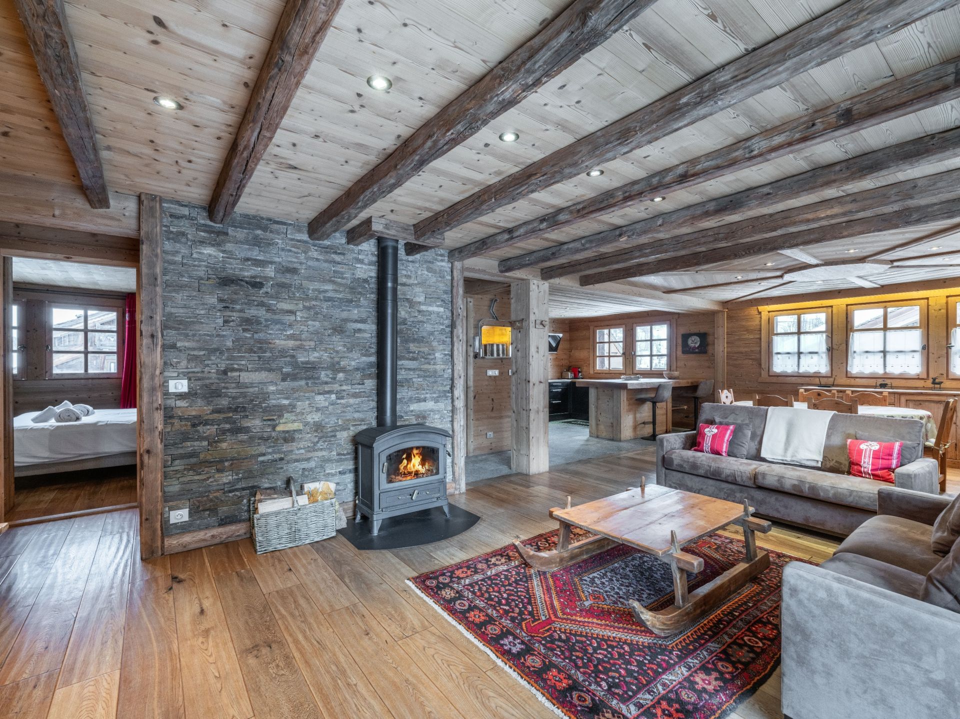 luxury chalet 8 Rooms for sale on MERIBEL LES ALLUES (73550)